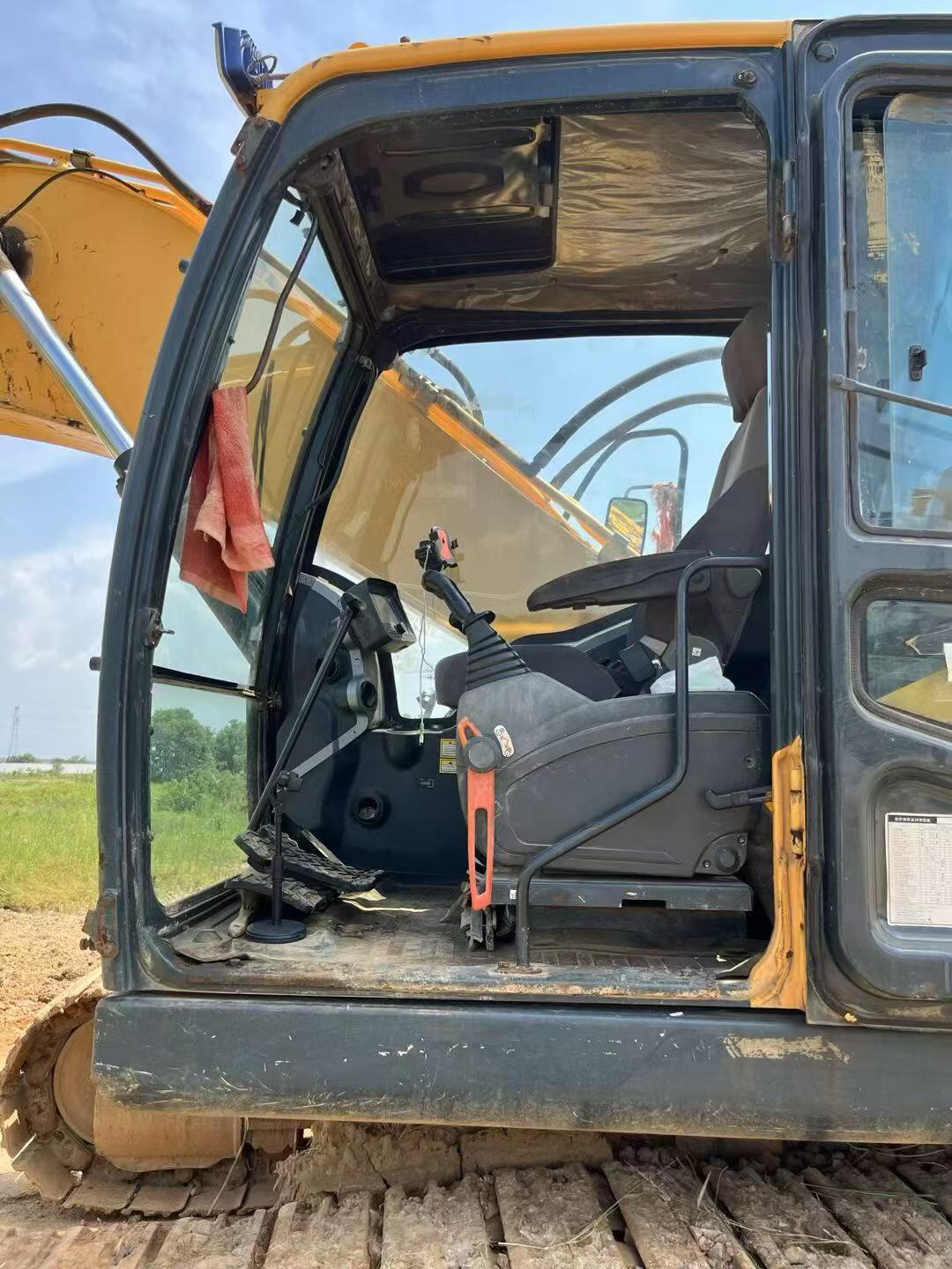 شراء حفارة Hyundai R225-7 مستعملة / 9