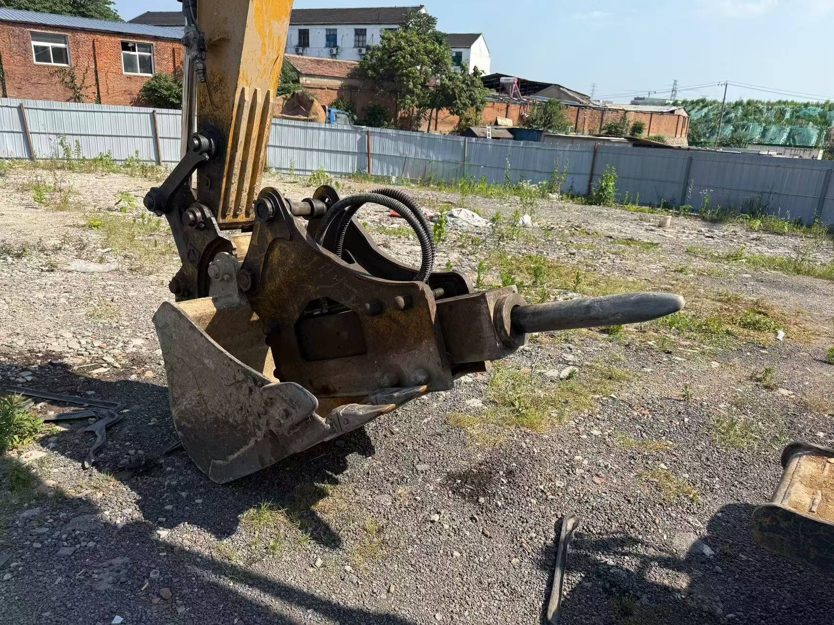 Compre Excavadora XCMG XE150 Usada / 4