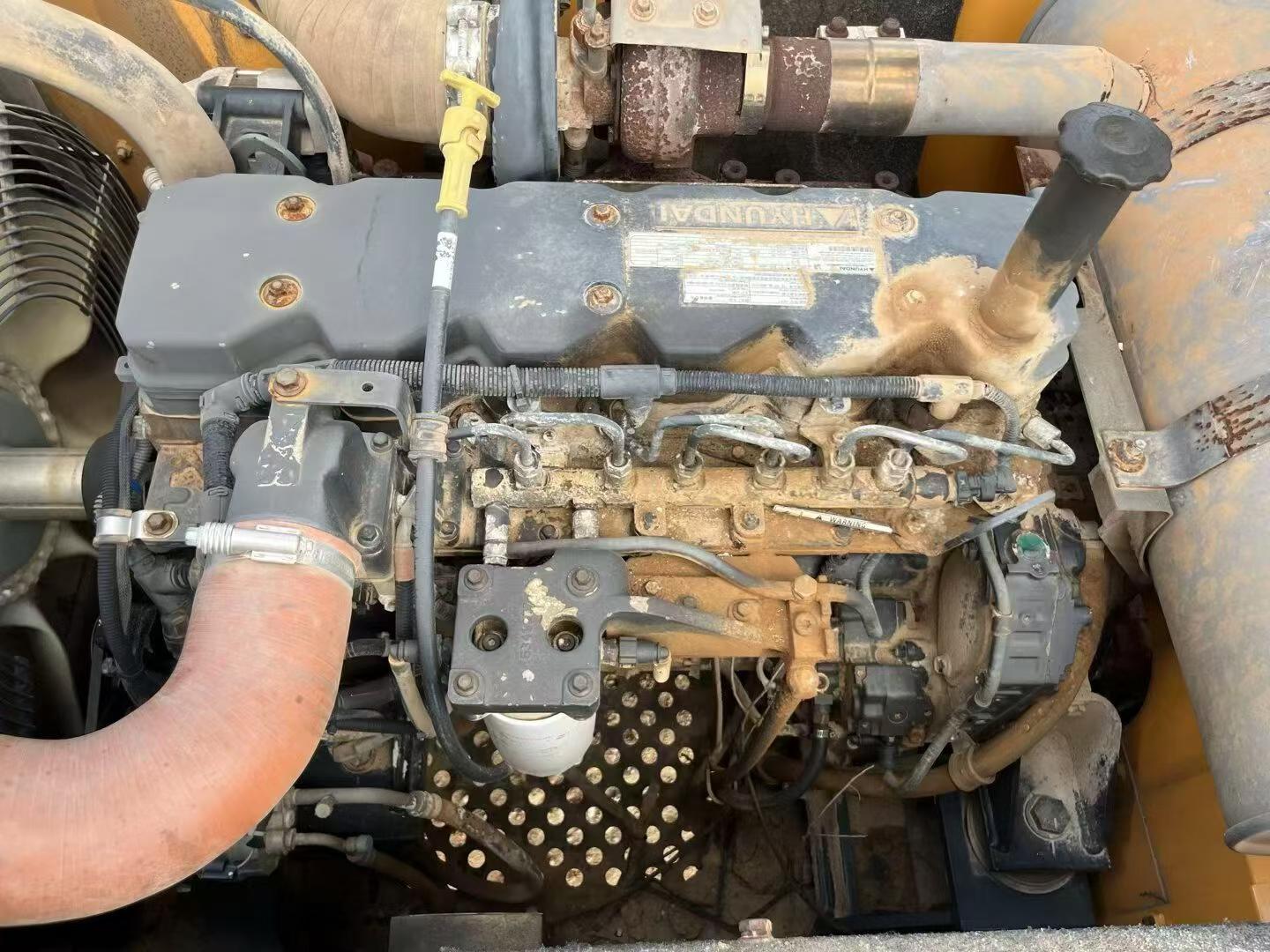شراء حفارة Hyundai R225-7 مستعملة / 3