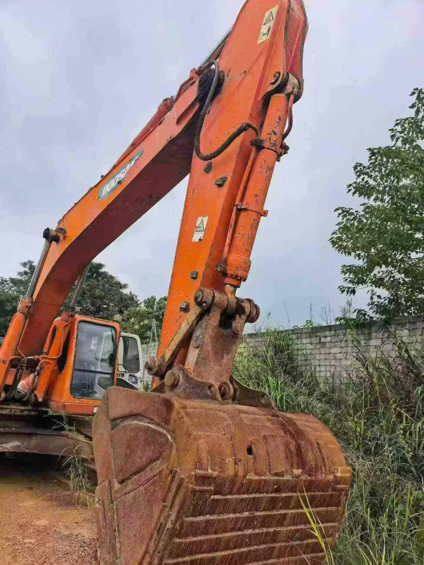 Compre Escavadeira Doosan DH370 Usada / 2