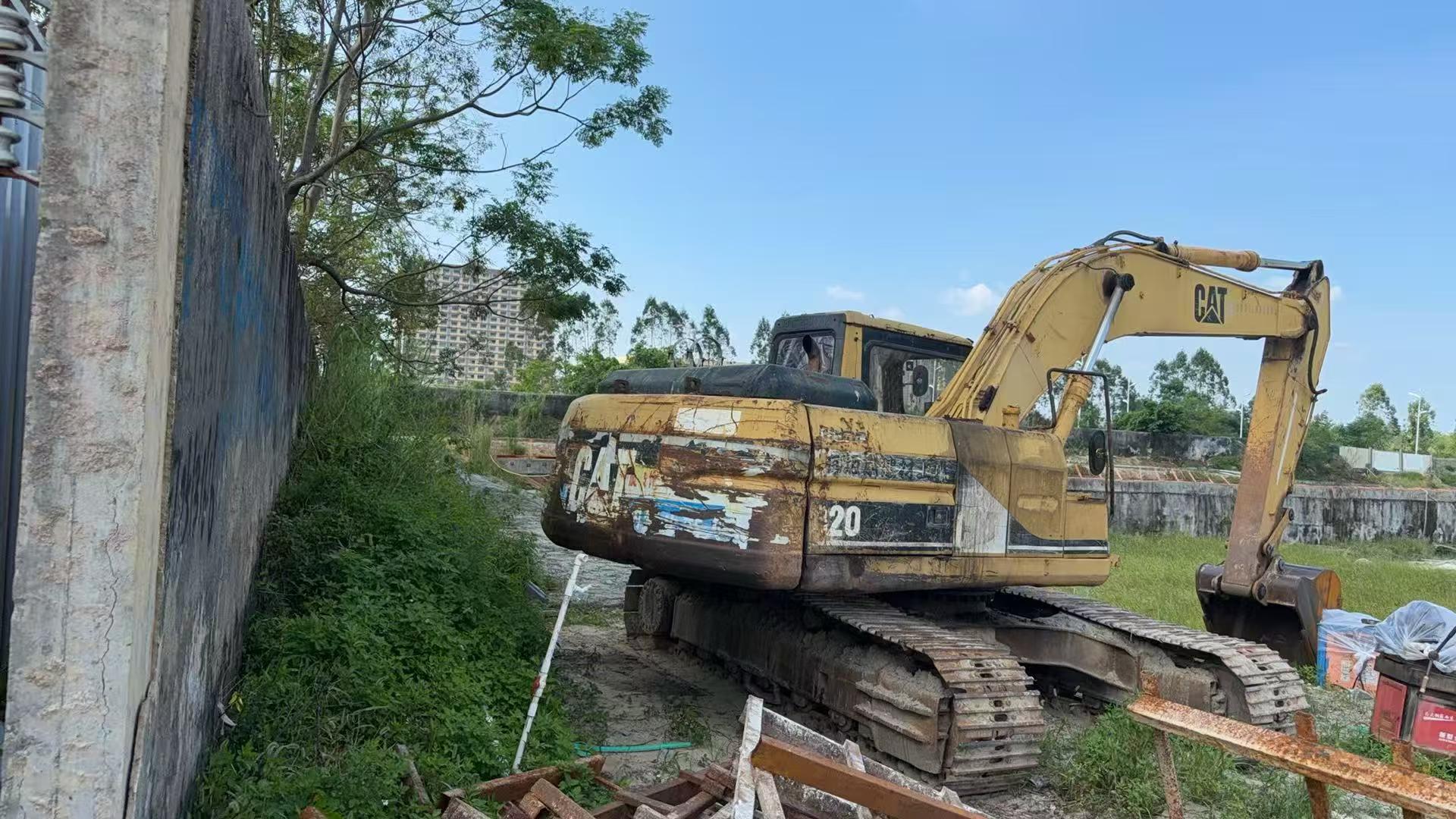 Buy Caterpillar 320V2 Used Excavator / 2
