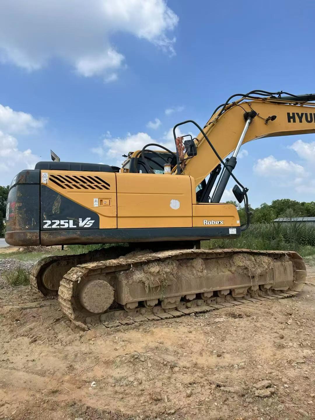 شراء حفارة Hyundai R225-7 مستعملة / 4