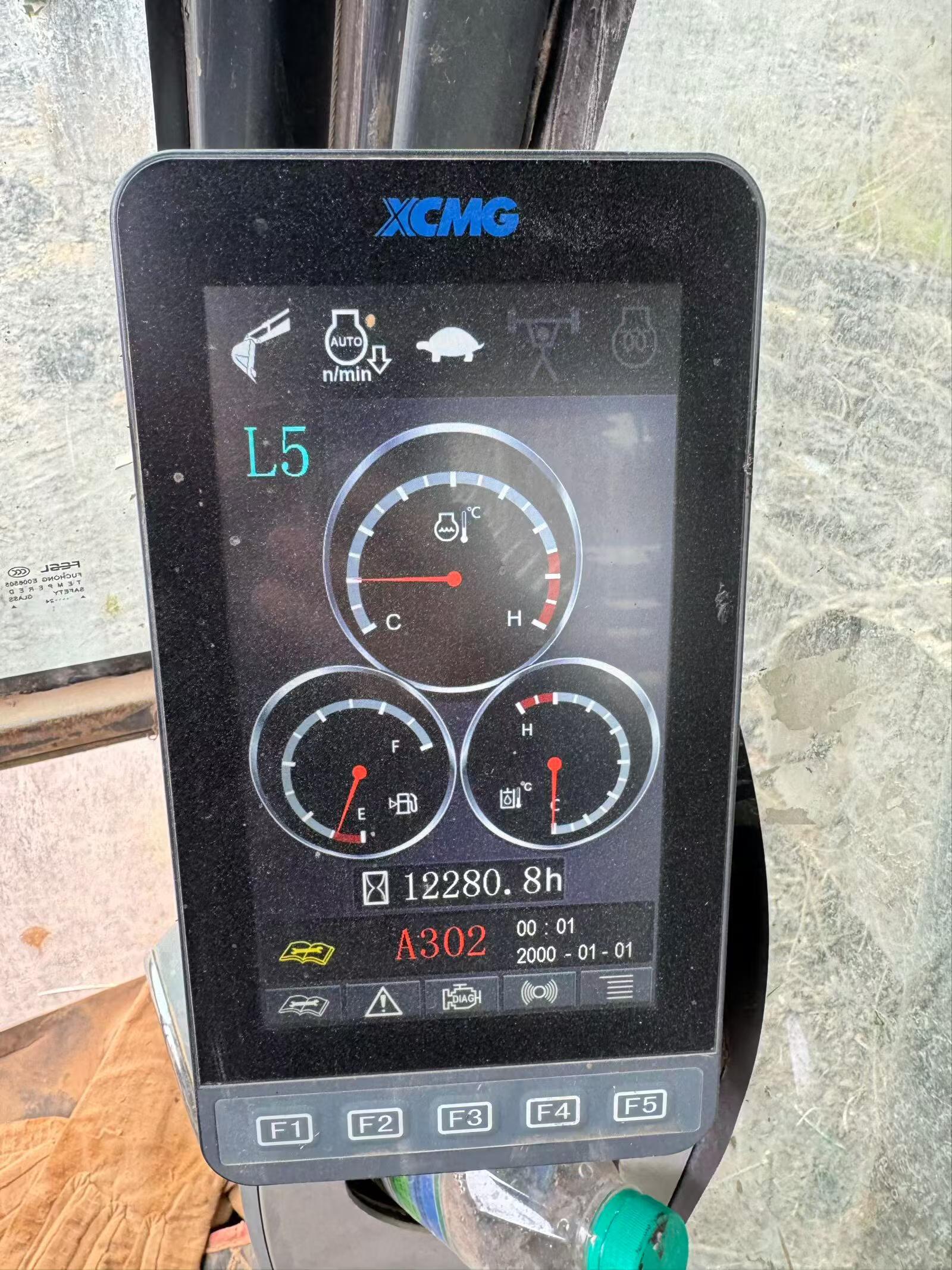 شراء حفارة XCMG XE270DK مستعملة / 2