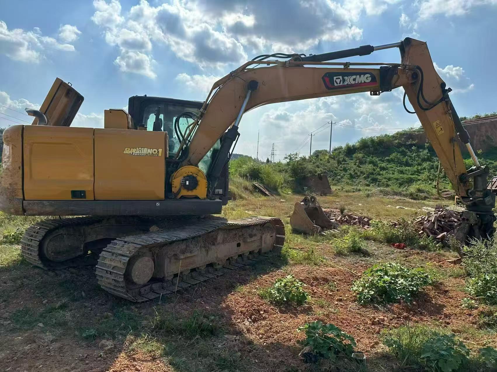 Buy XCMG XE135B Used Excavator / 8 Buy XCMG XE135B Used Excavator / 8