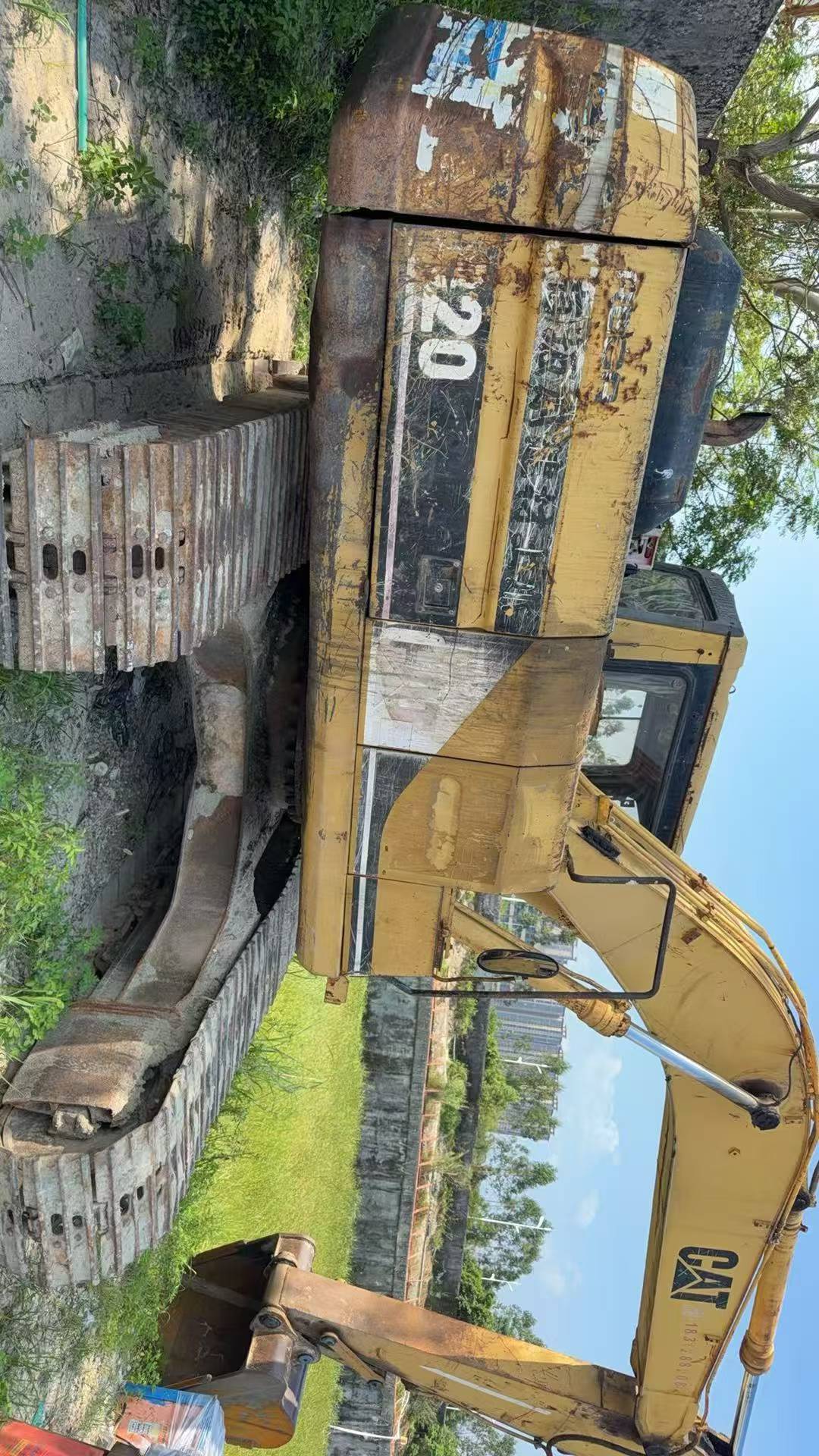 Buy Caterpillar 320V2 Used Excavator / 9