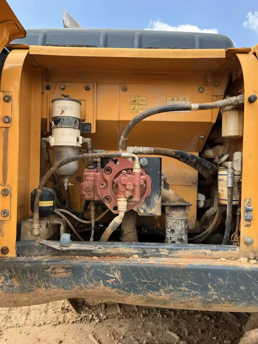 شراء حفارة Hyundai R225-7 مستعملة / 2