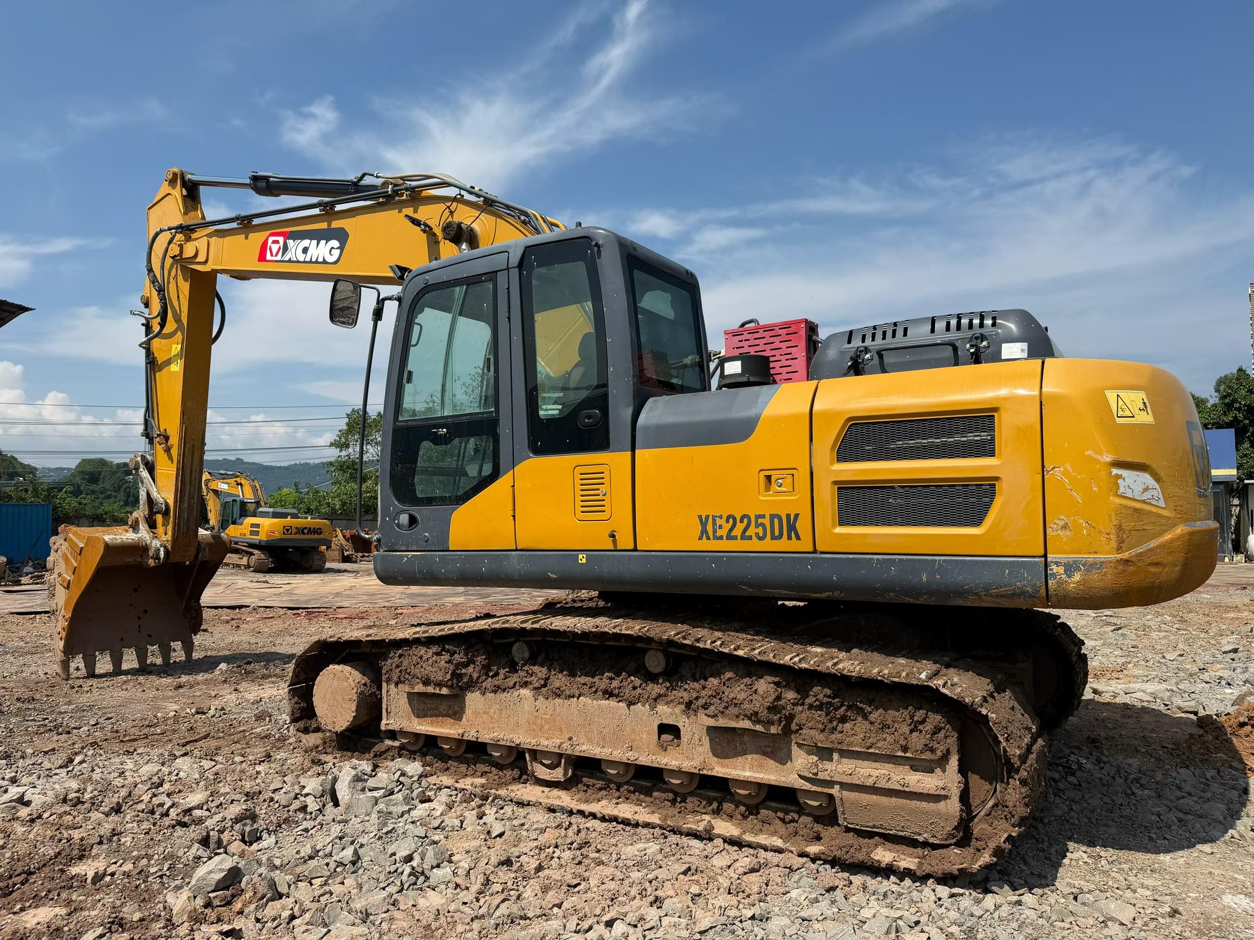 Compre Excavadora XCMG XE225DK Usada / 4