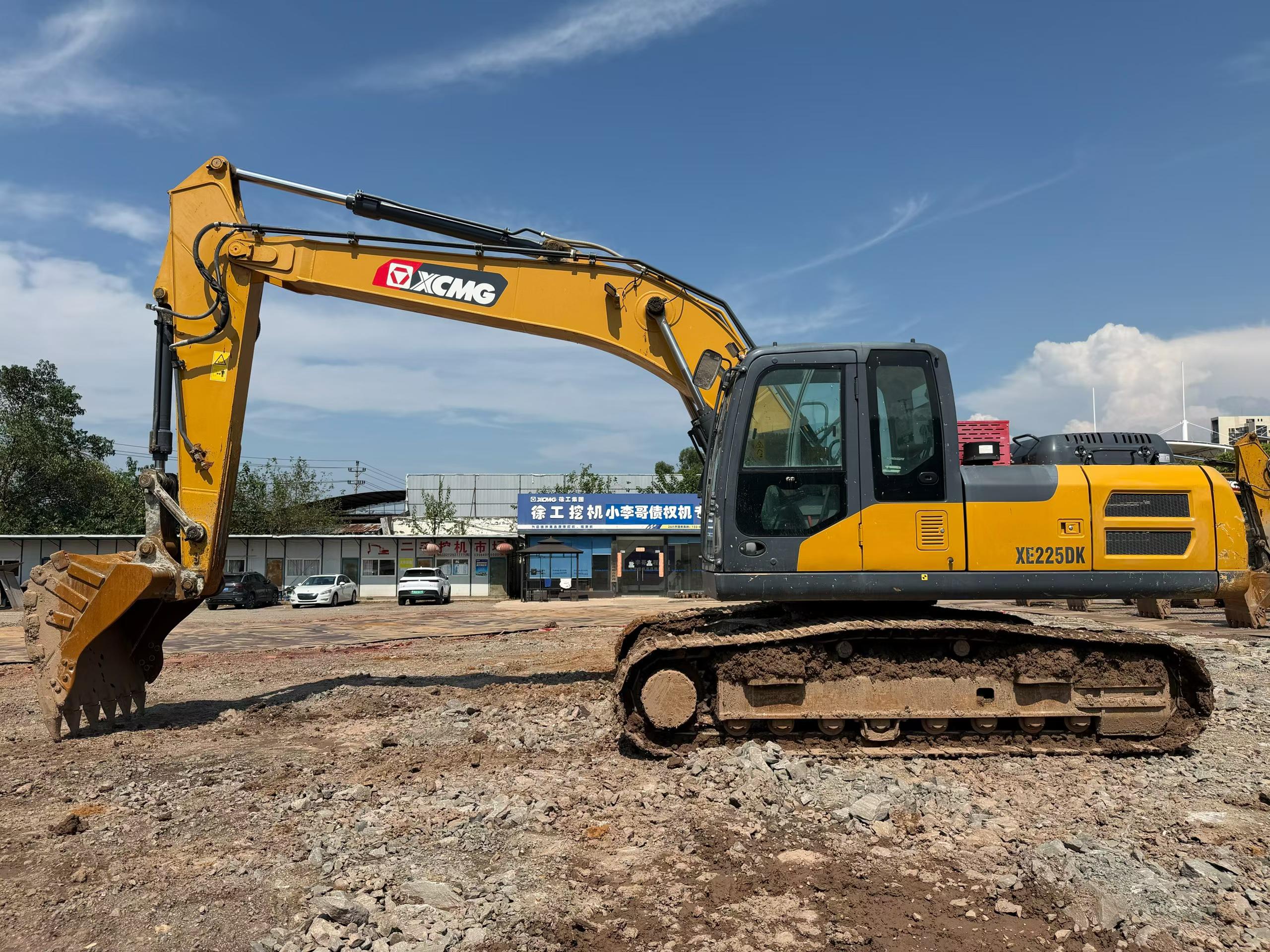 Compre Excavadora XCMG XE225DK Usada / 5