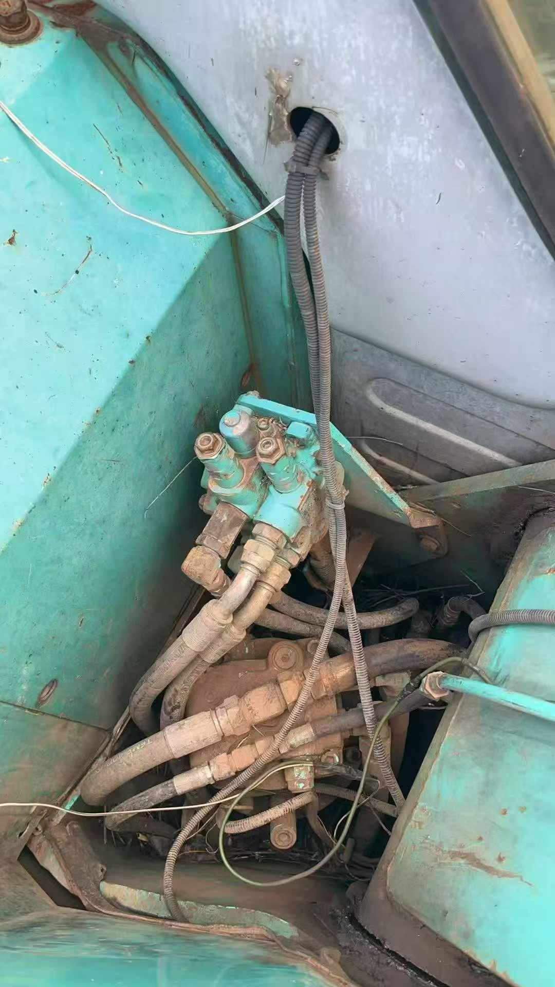 Compre Escavadeira Kobelco SK70 Usada / 3