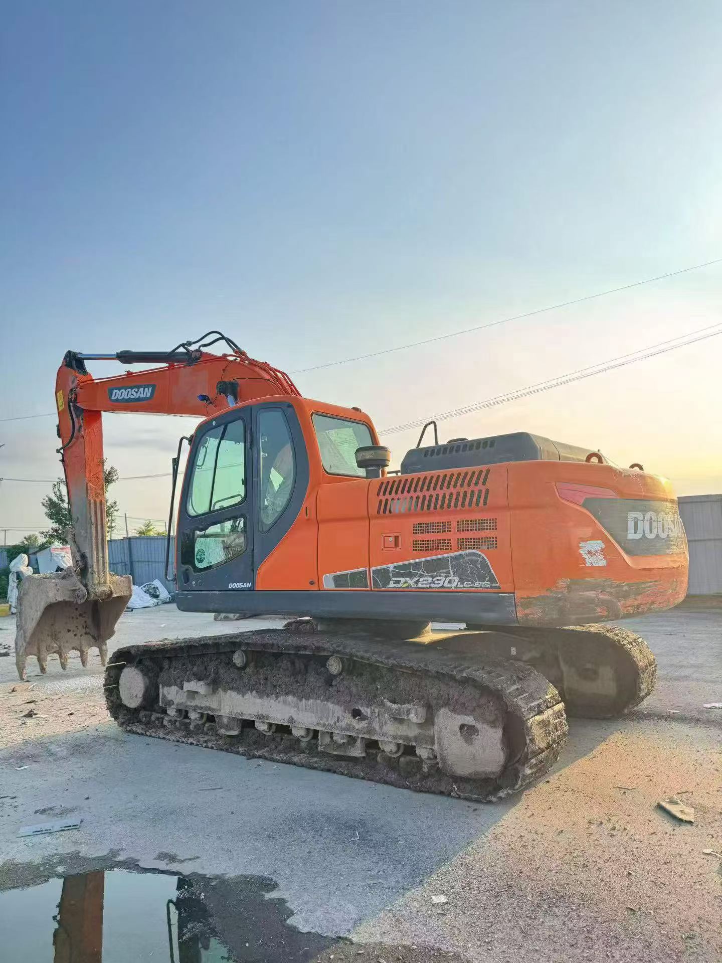 Купить Подержанный Экскаватор Doosan DH220-3 / 7 Купить Подержанный Экскаватор Doosan DH220-3 / 7