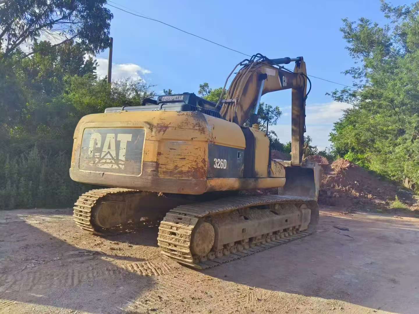 شراء حفارة Caterpillar 323 مستعملة / 2