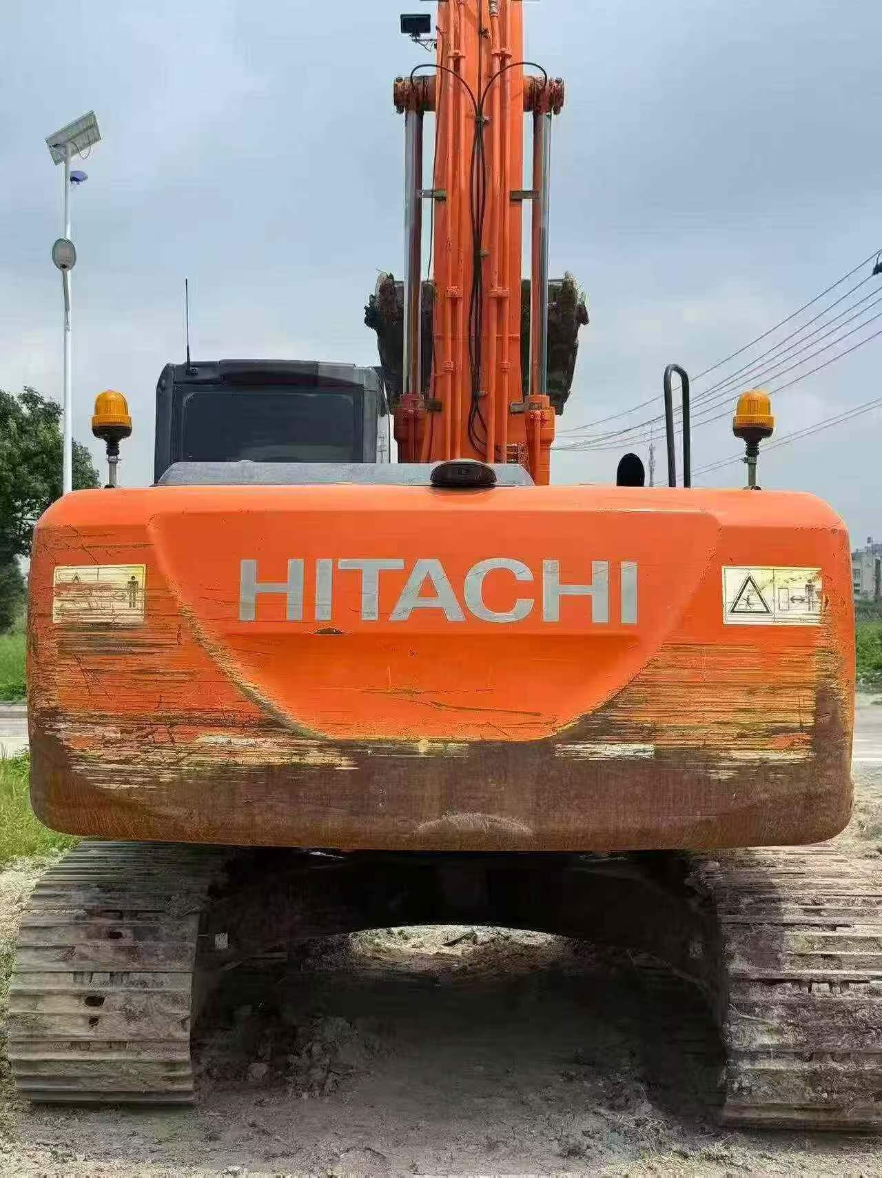Compre Escavadeira Hitachi ZL210LC-5G Usada / 5
