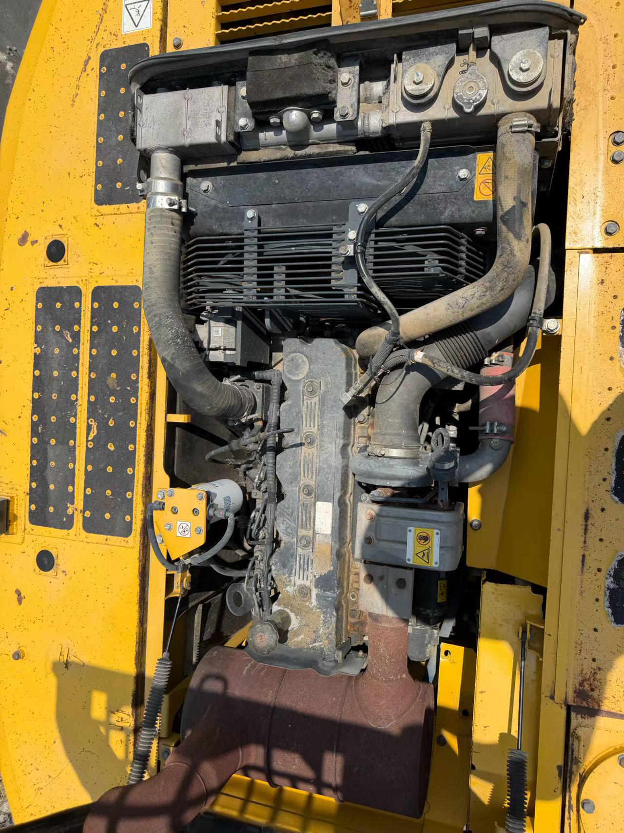 Buy Komatsu PC220-8M0 Used Excavator / 4