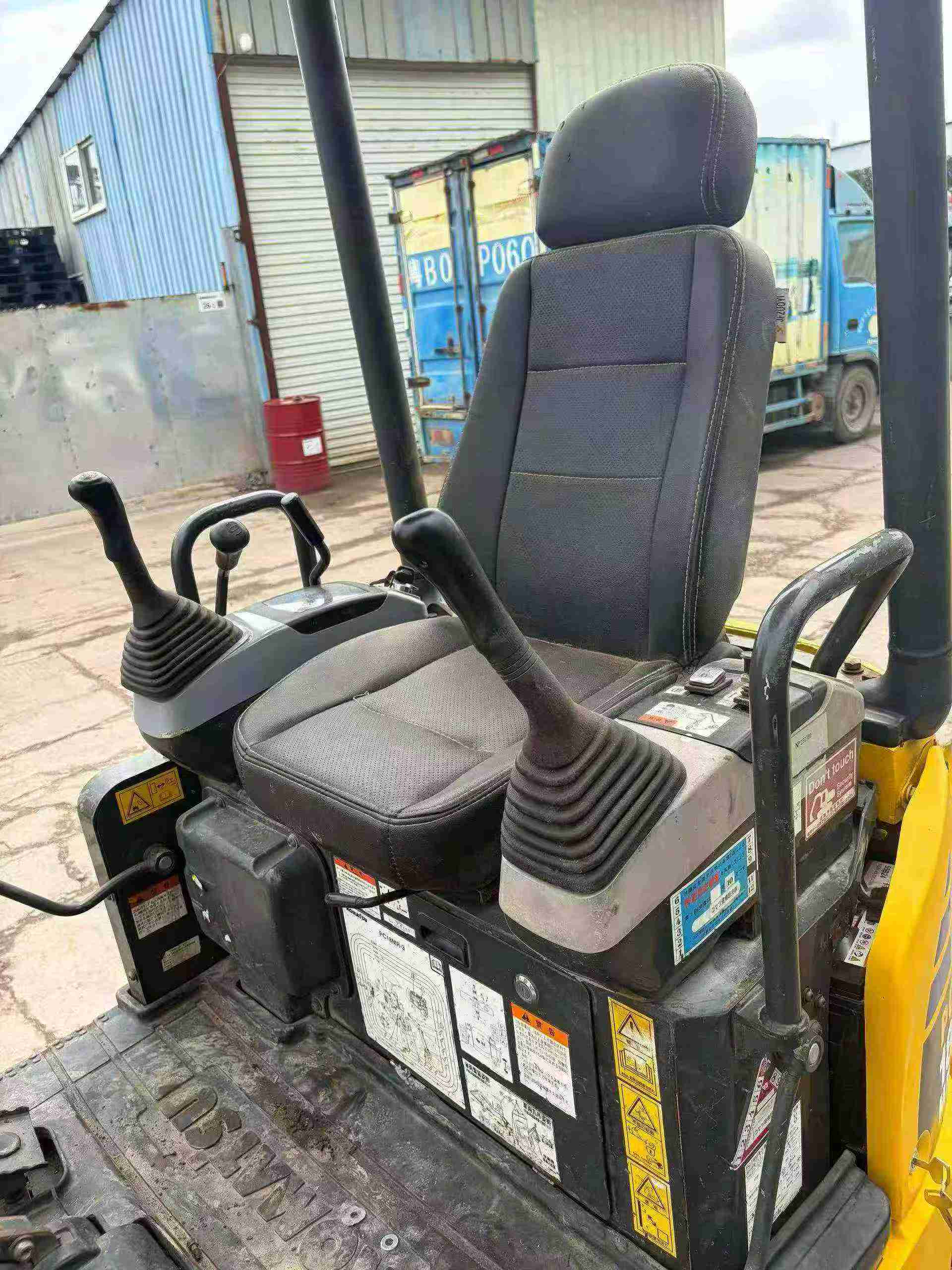 Compre Excavadora Komatsu PC18MR-2 Usada / 4 Compre Excavadora Komatsu PC18MR-2 Usada / 4
