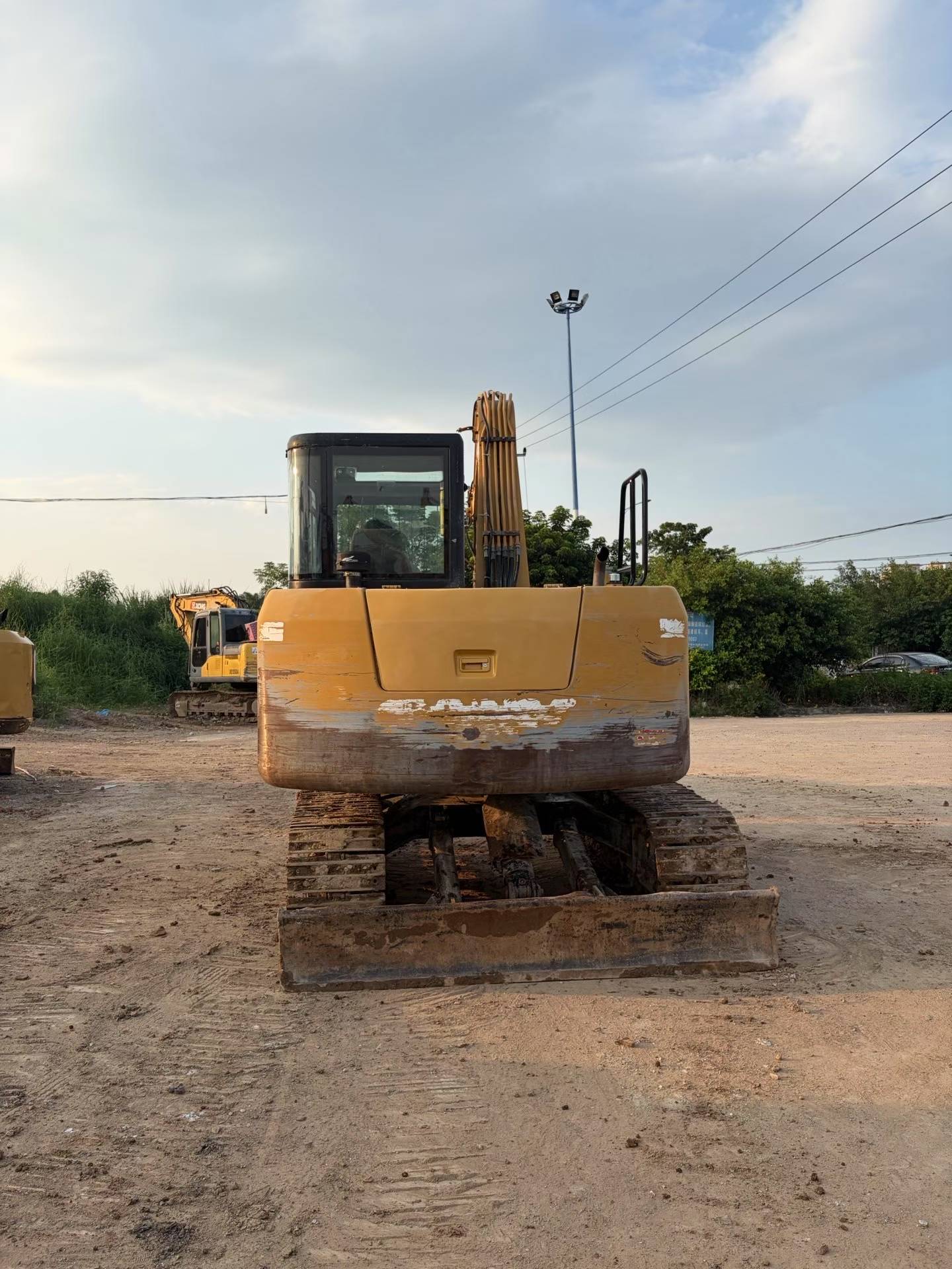 Compre Escavadeira Sany SY75 Usada / 2