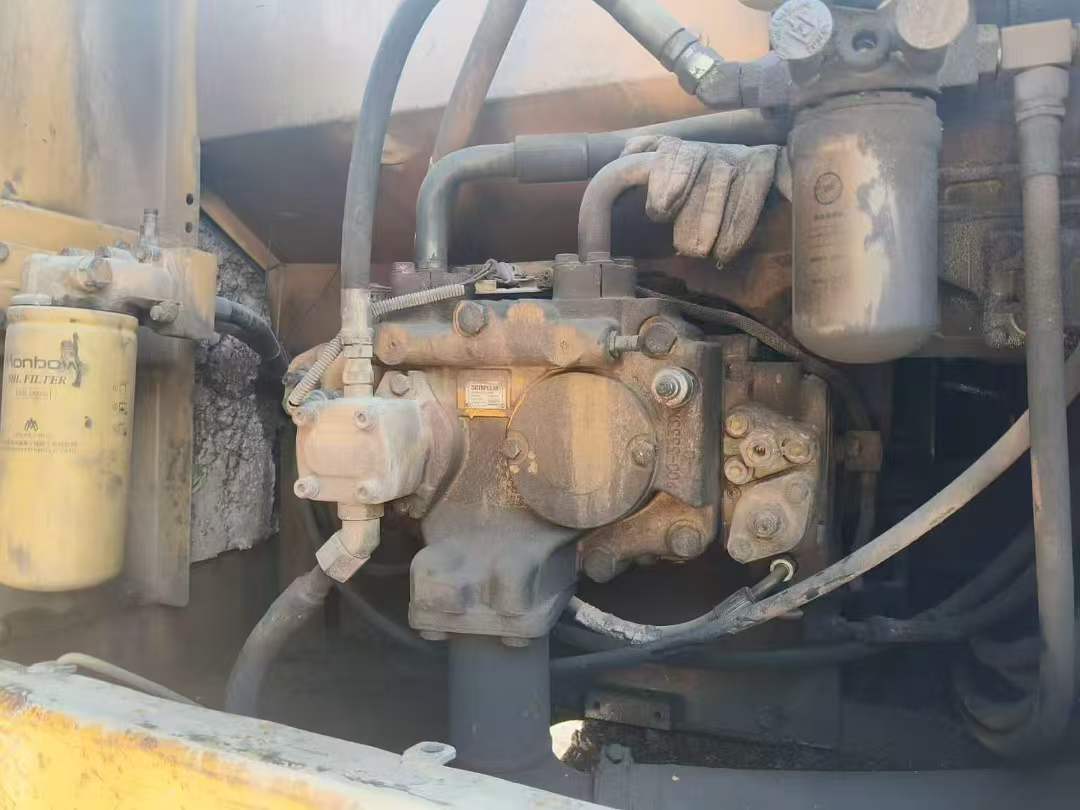 شراء حفارة Caterpillar 323 مستعملة / 4