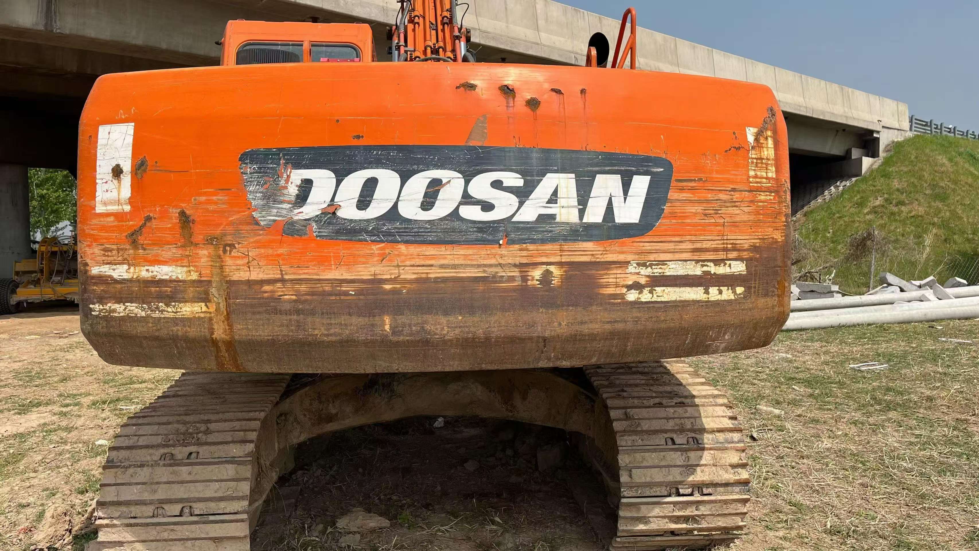 Compre Escavadeira Doosan DH215-7 Usada / 3 Compre Escavadeira Doosan DH215-7 Usada / 3