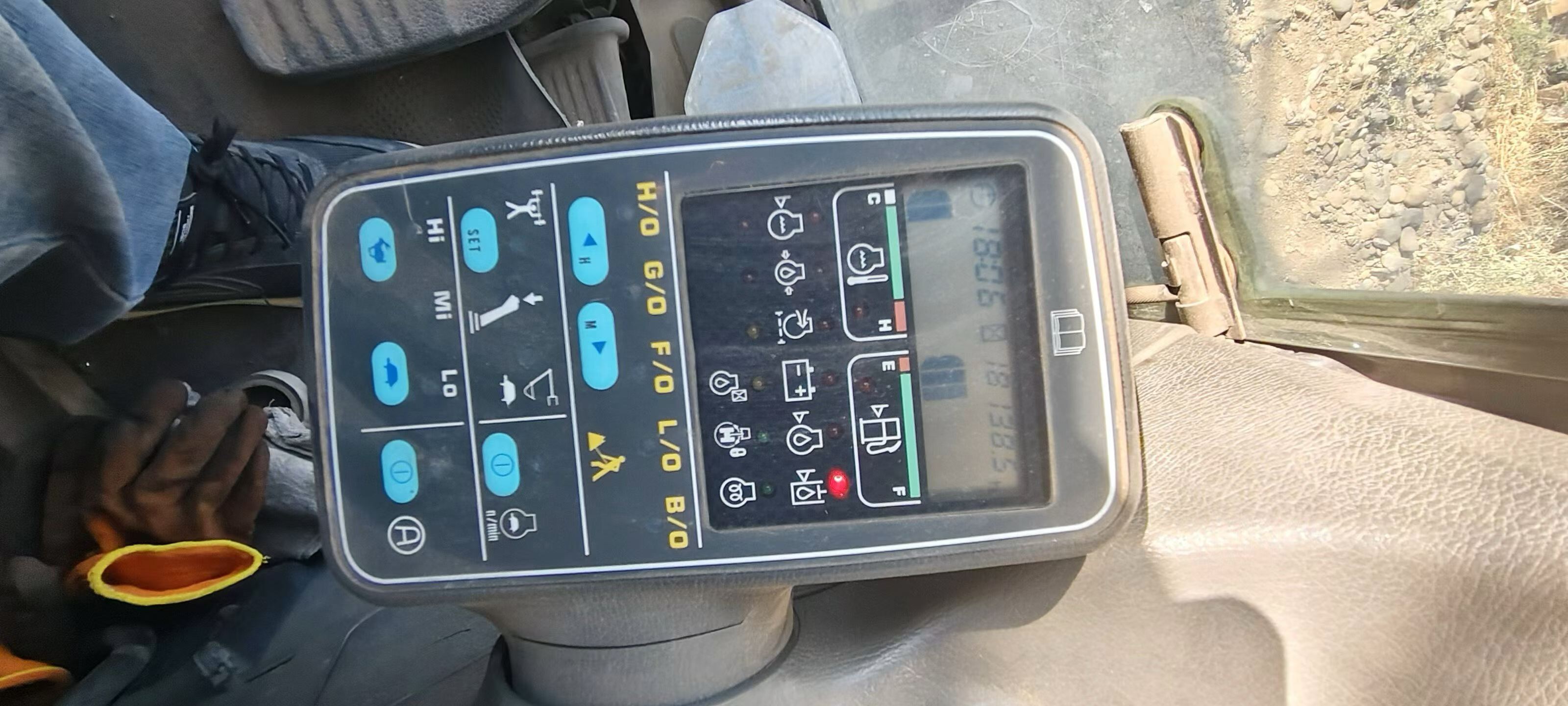 Buy Komatsu PC200-1 Used Excavator / 8