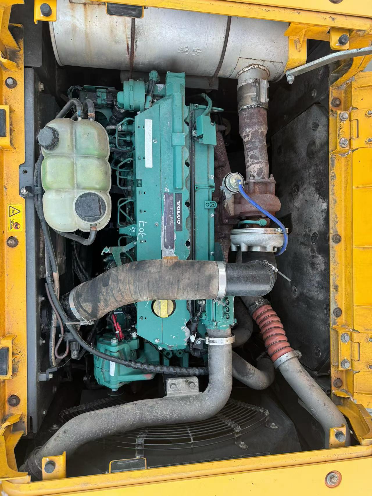 شراء حفارة Volvo EC300D مستعملة / 4