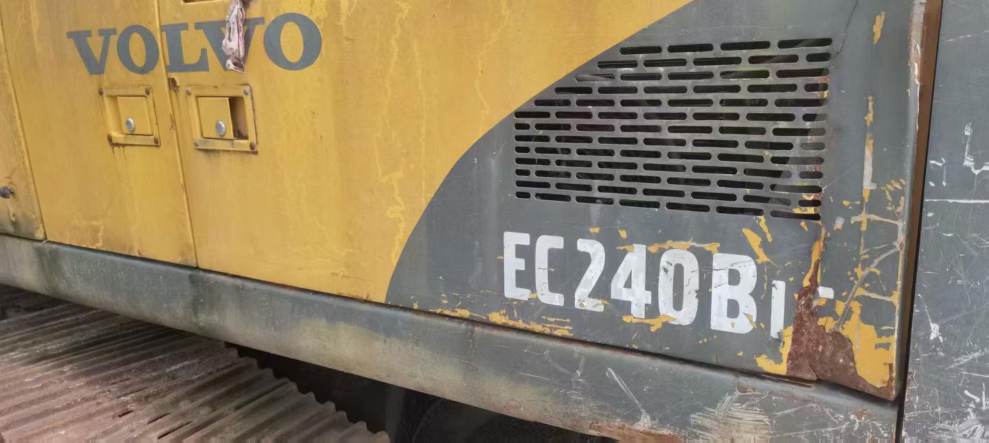 شراء حفارة Volvo EC240 مستعملة / 6