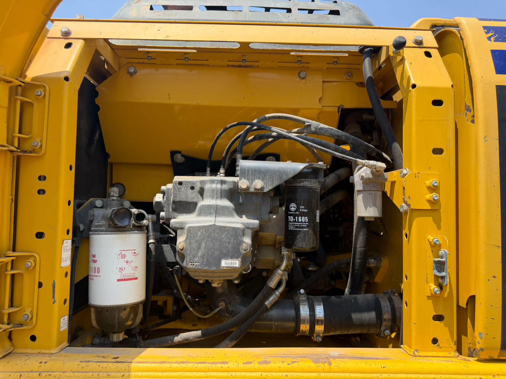 Buy Komatsu PC220-8M0 Used Excavator / 3
