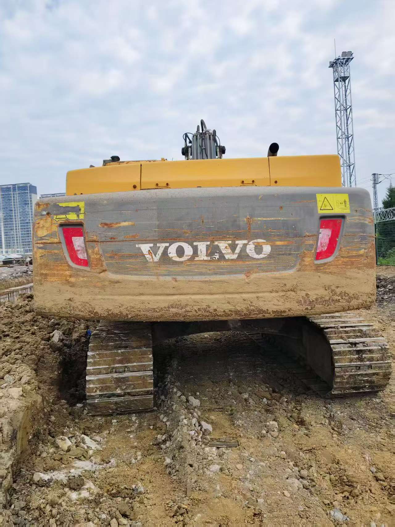 Buy Volvo L250G Used Excavator / 2