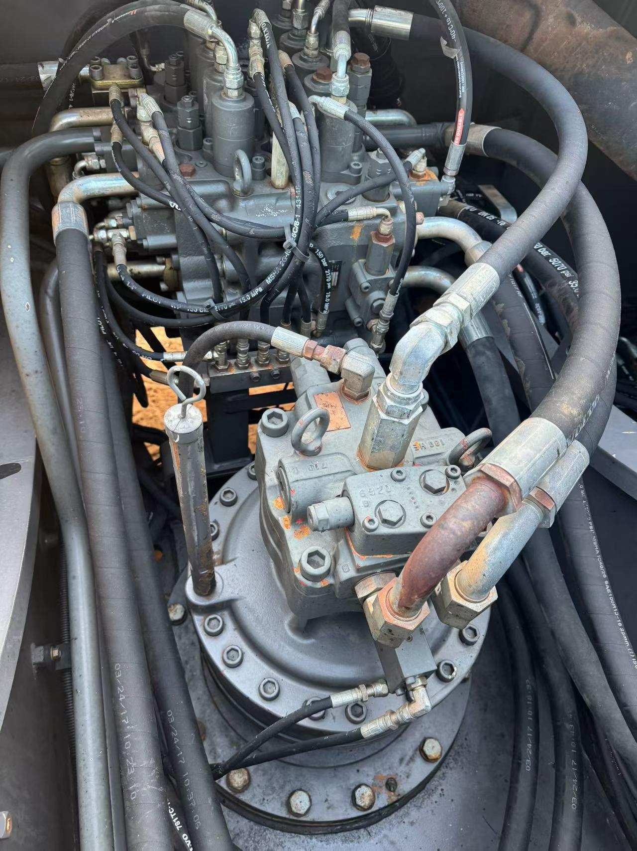 شراء حفارة Volvo EC300D مستعملة / 6