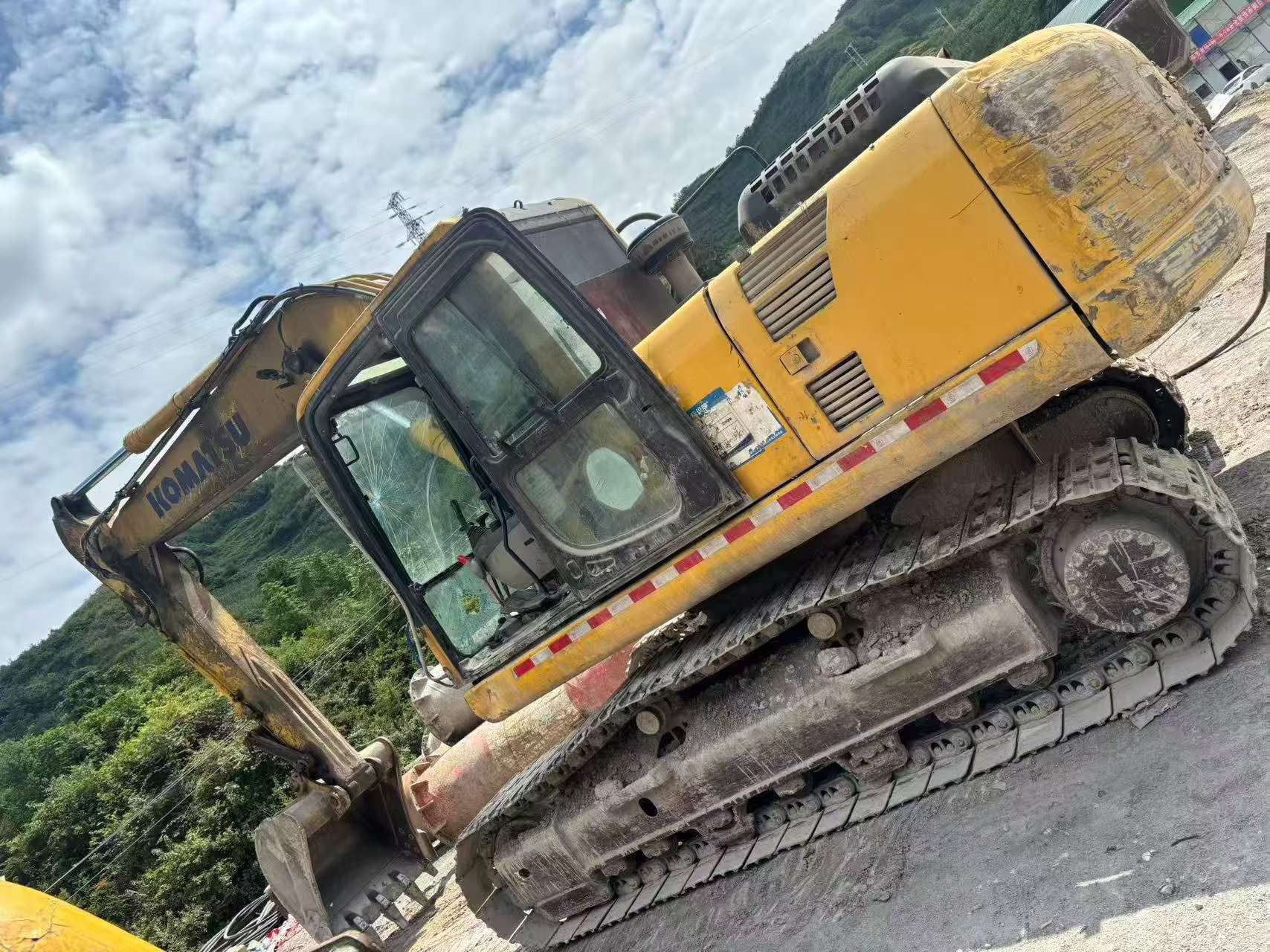 Buy Komatsu PC200-1 Used Excavator / 3
