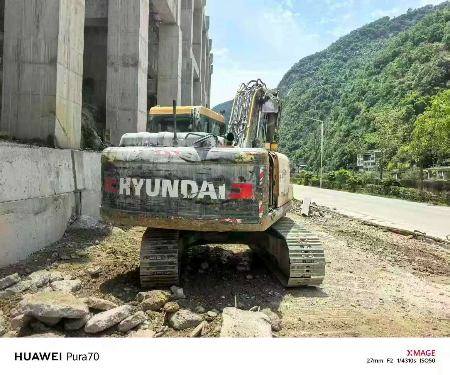 شراء حفارة Hyundai R130W مستعملة / 2