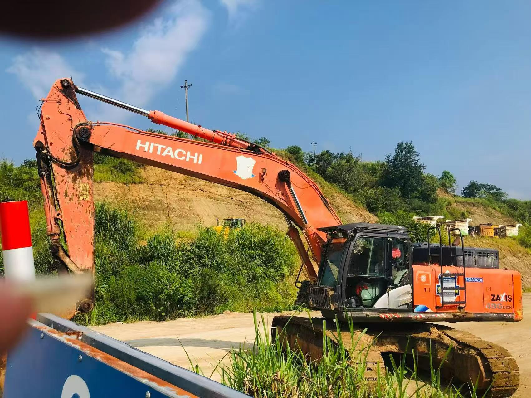 Купить Подержанный Экскаватор Hitachi ZX490LCH-5A / 7