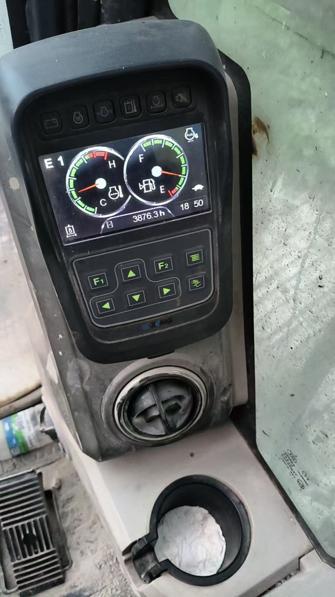 شراء حفارة XCMG XE75C مستعملة / 3