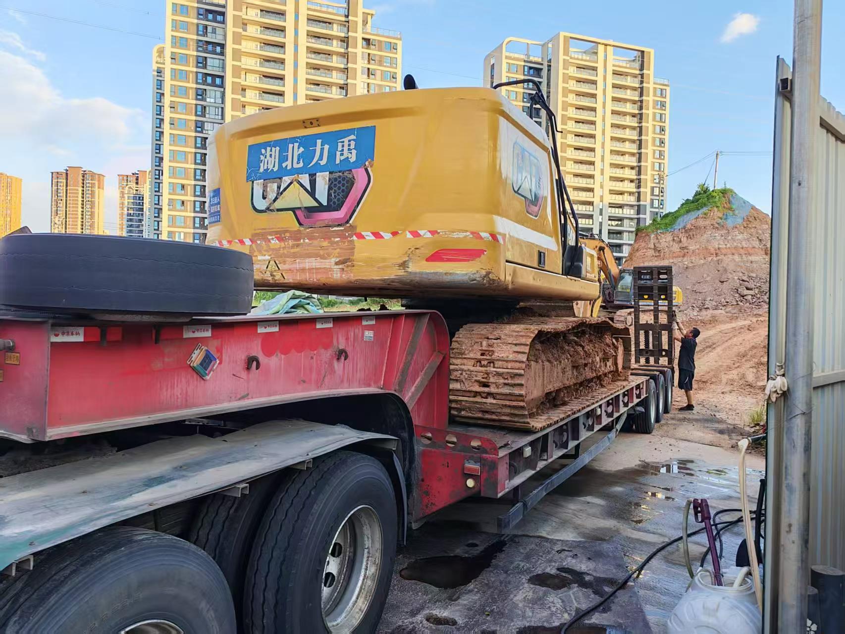 شراء حفارة Caterpillar 323 مستعملة / 3