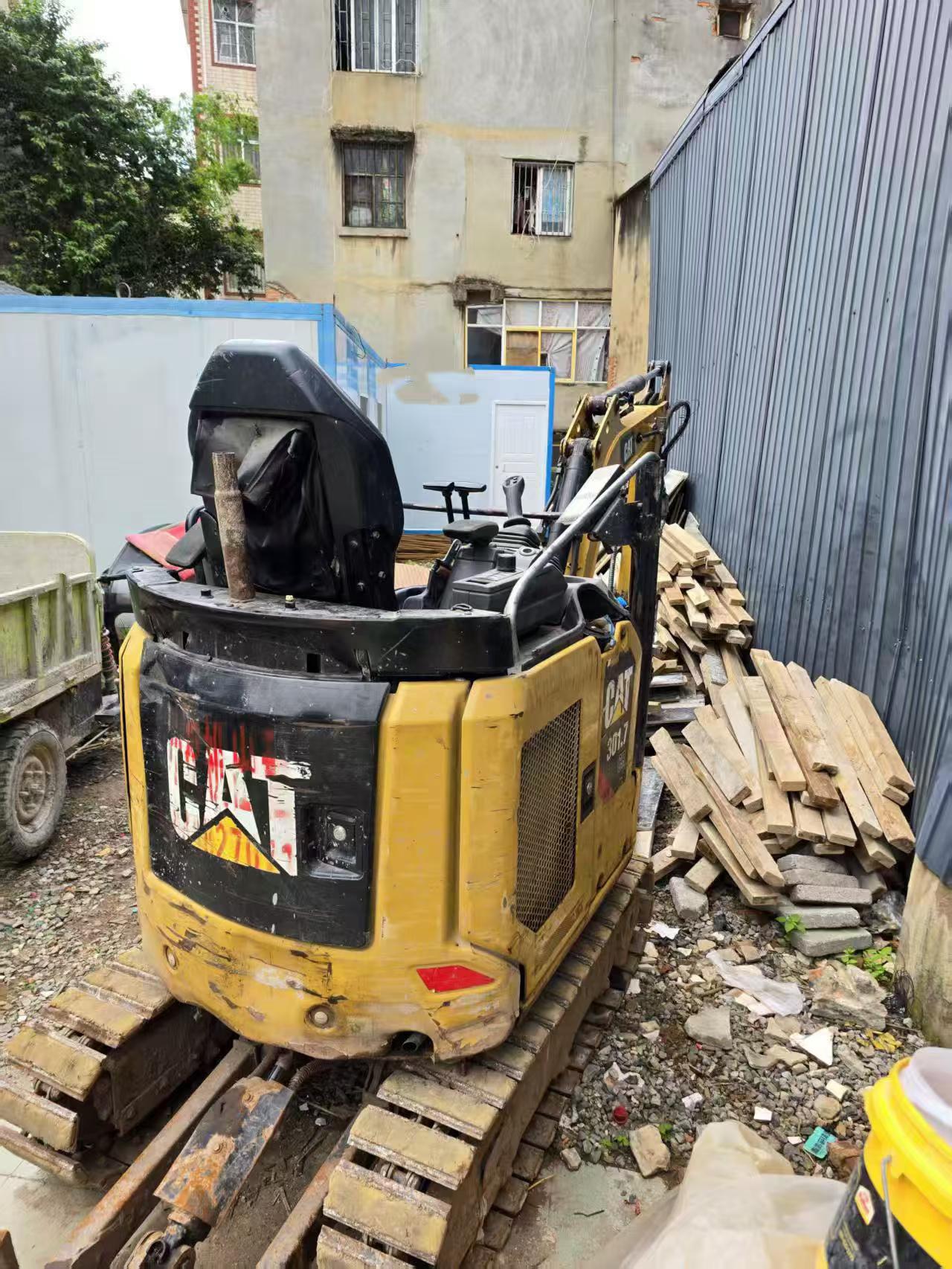 Compre Excavadora Caterpillar 301.4C Usada / 2