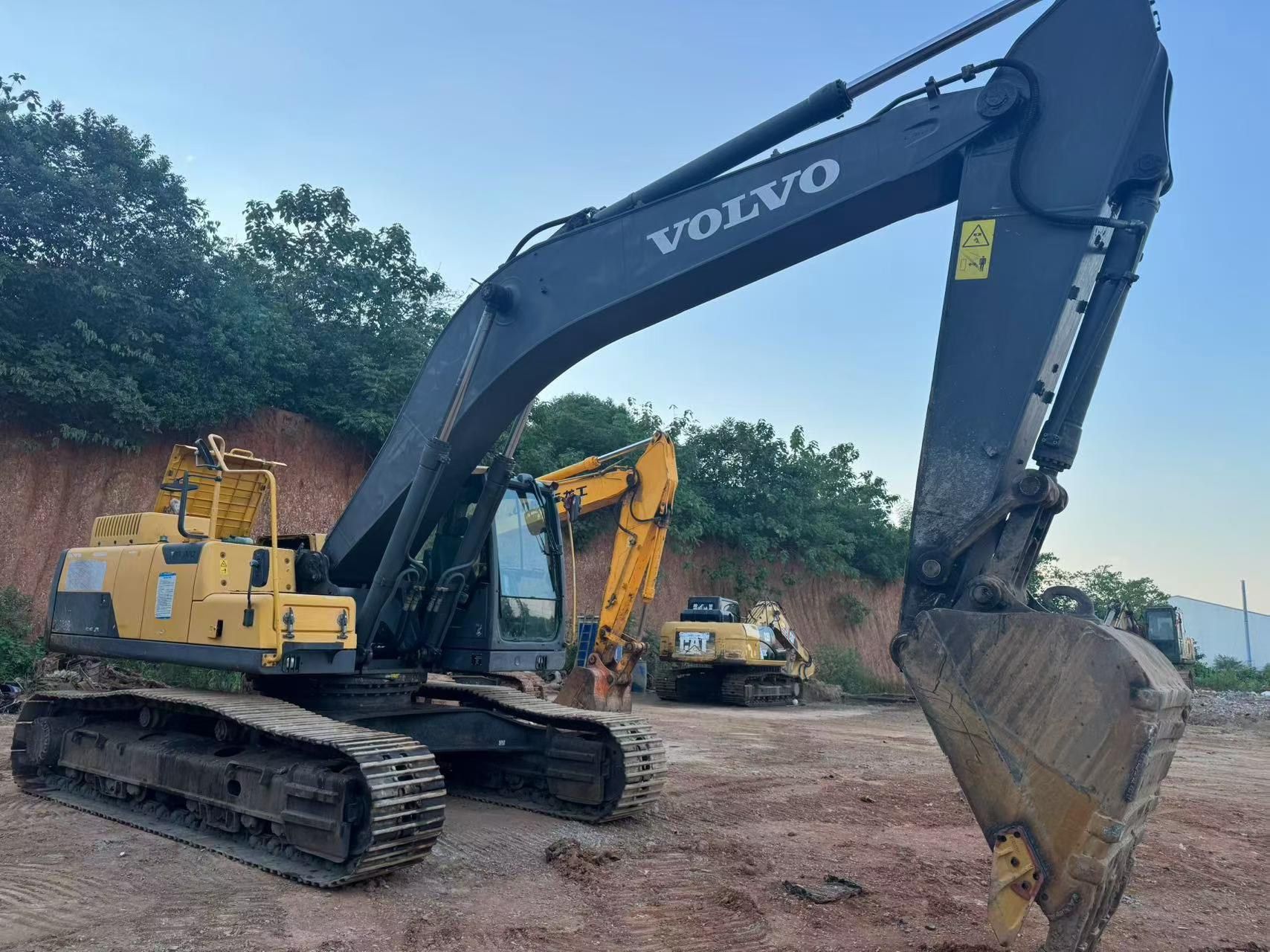 شراء حفارة Volvo EC300D مستعملة / 3