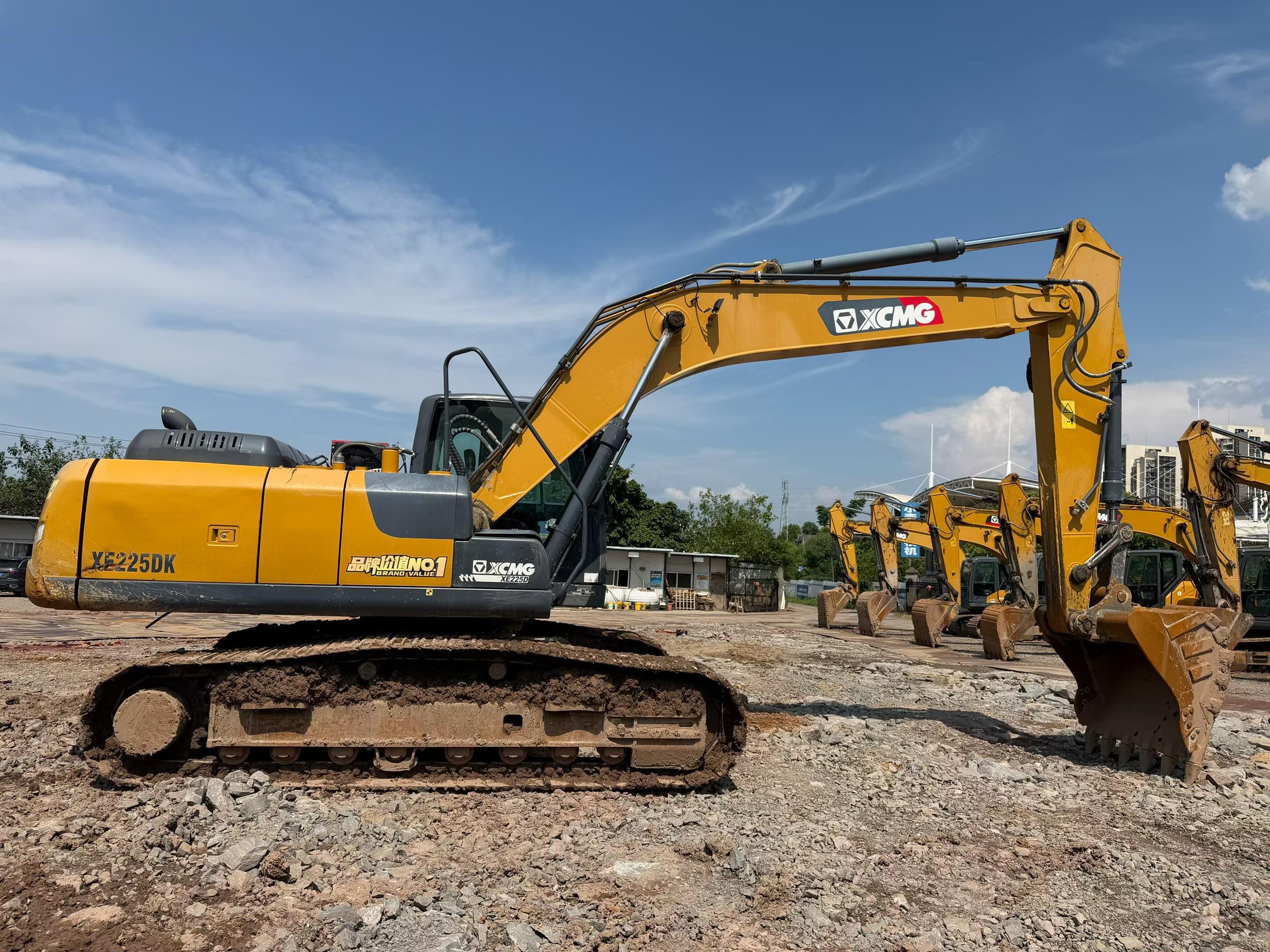 Compre Excavadora XCMG XE225DK Usada / 2