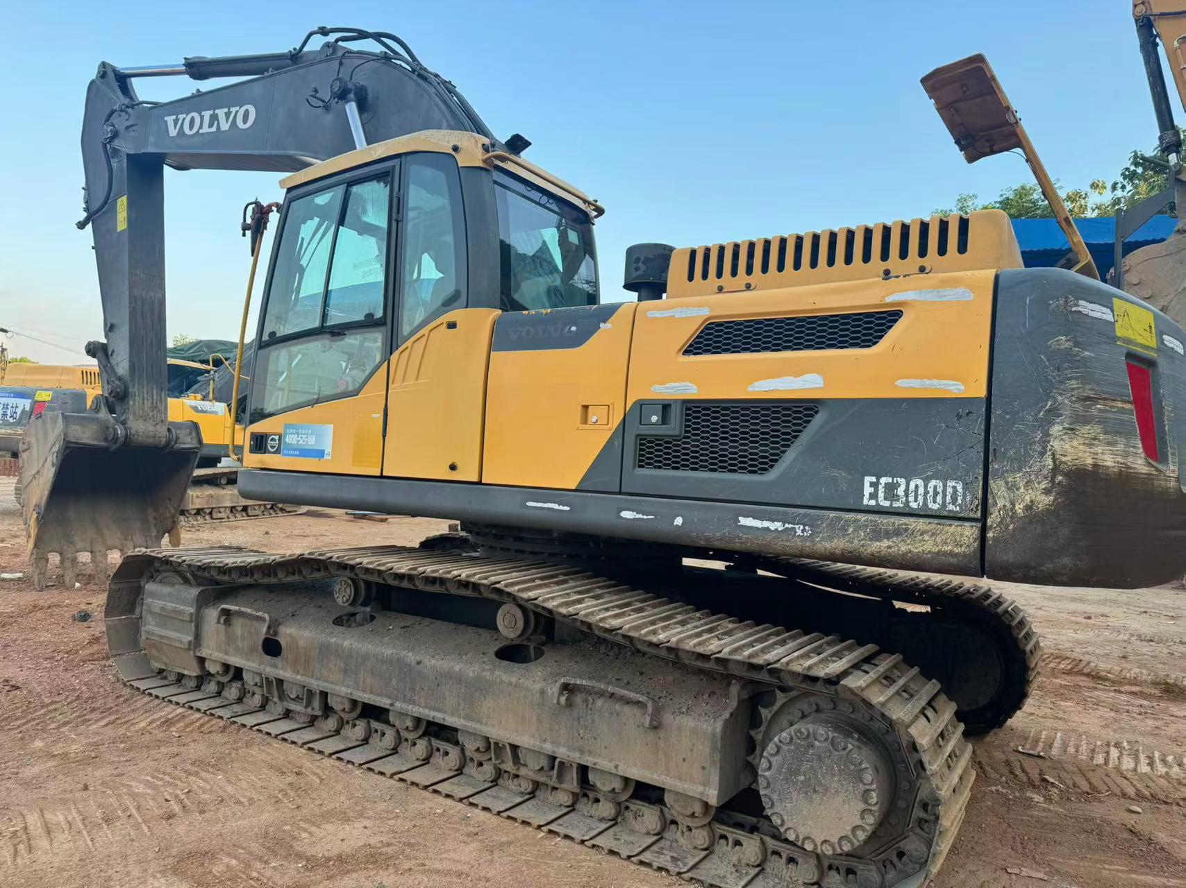 شراء حفارة Volvo EC300D مستعملة / 7