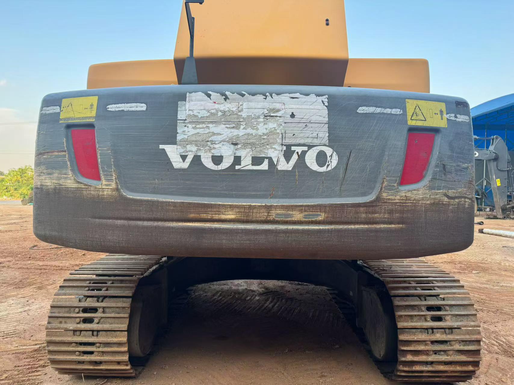 شراء حفارة Volvo EC300D مستعملة / 9