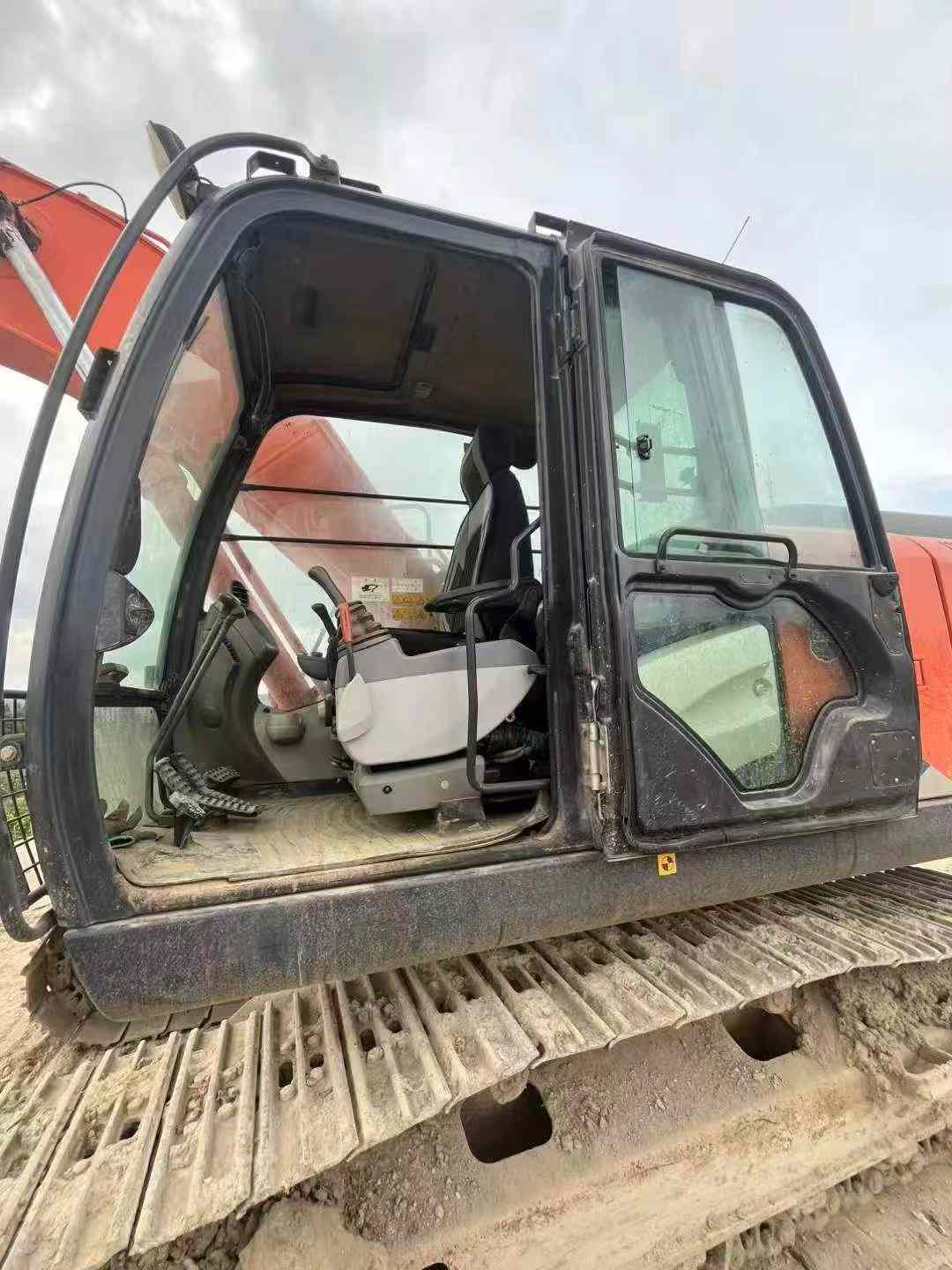 Buy Hitachi ZH200-5A Used Excavator / 5