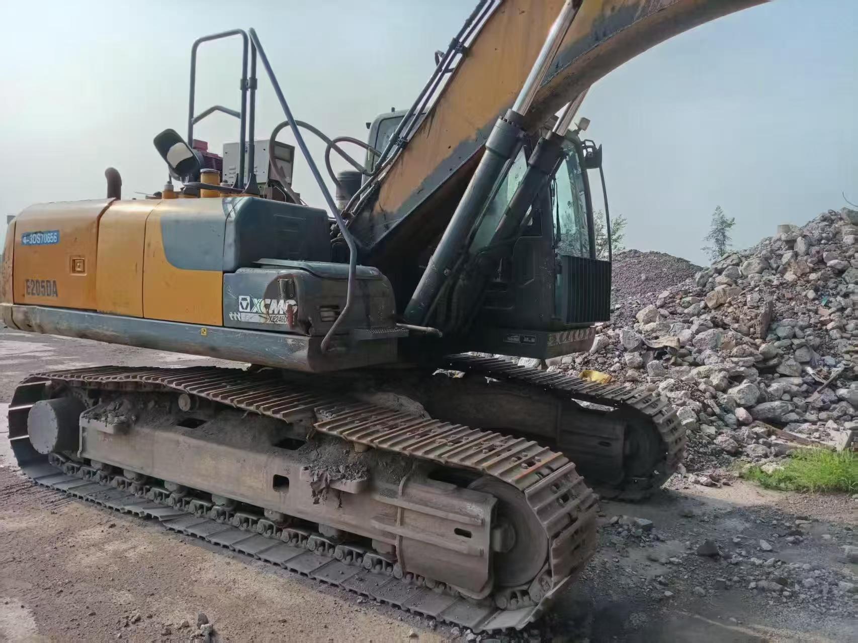 Buy XCMG XE205DA Used Excavator