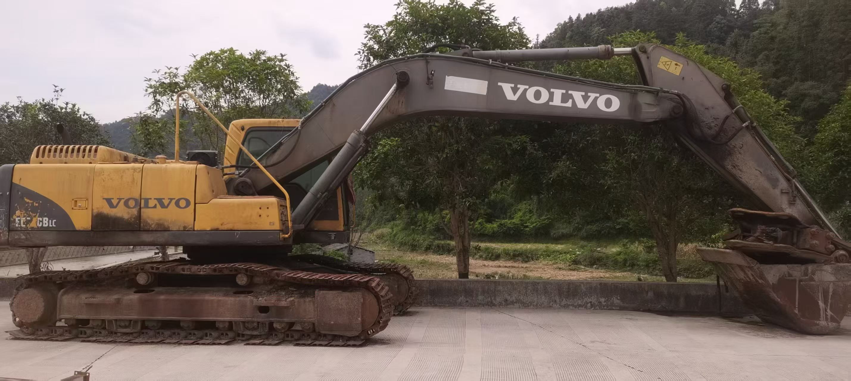 شراء Volvo EC240 مستعمل حفارة