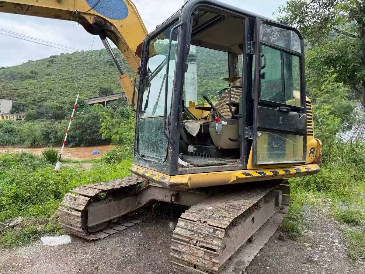 Купить Подержанный Экскаватор Komatsu PC70-8 / 5 Купить Подержанный Экскаватор Komatsu PC70-8 / 5
