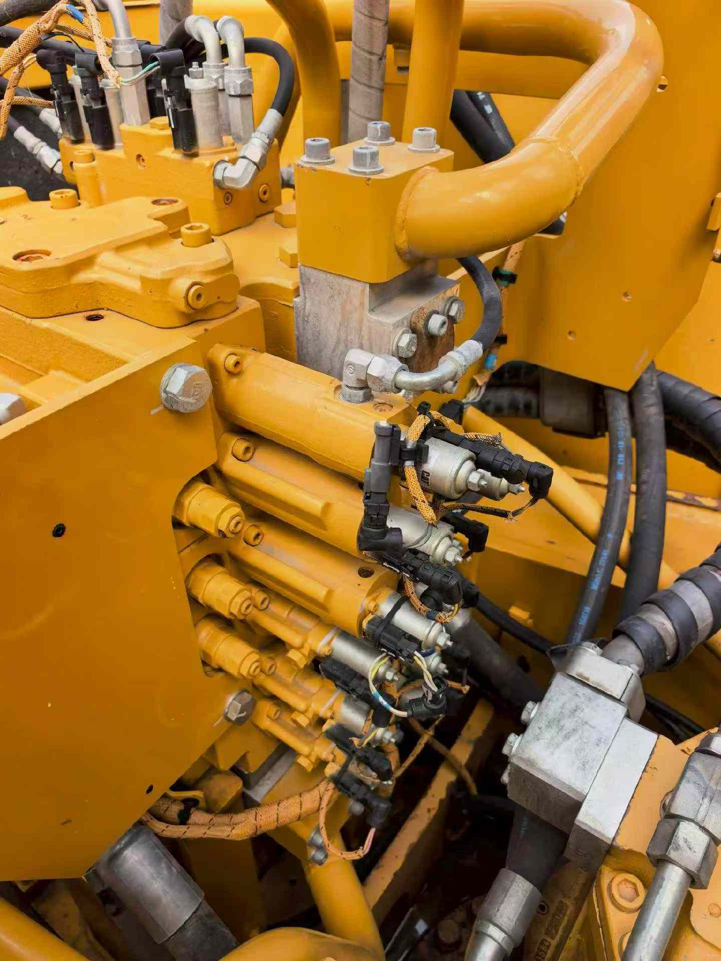 Купить Подержанный Экскаватор Caterpillar CAT395  / 6