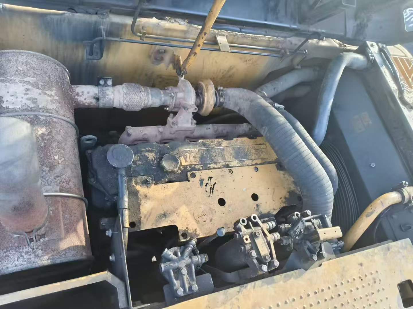 شراء حفارة Caterpillar 323 مستعملة / 3