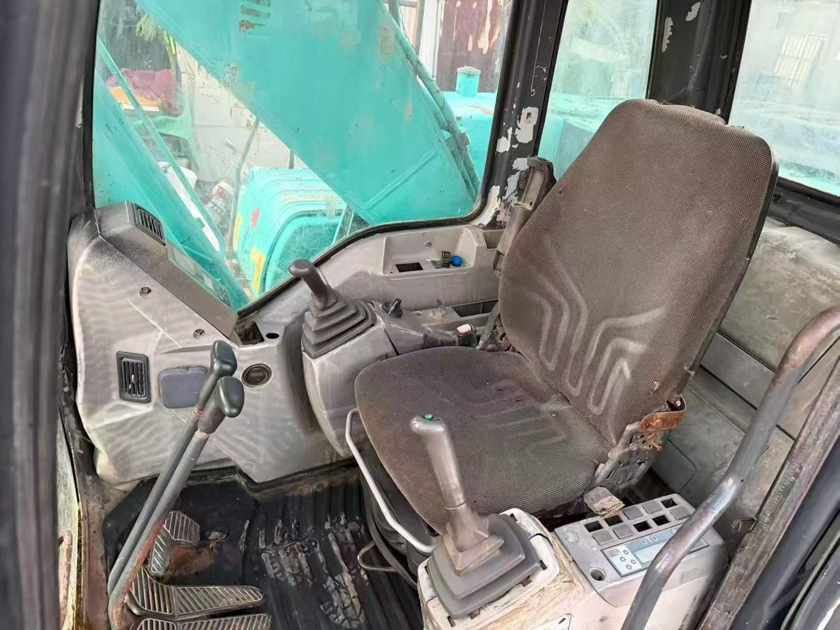 شراء حفارة Kobelco SK210-6E مستعملة / 9