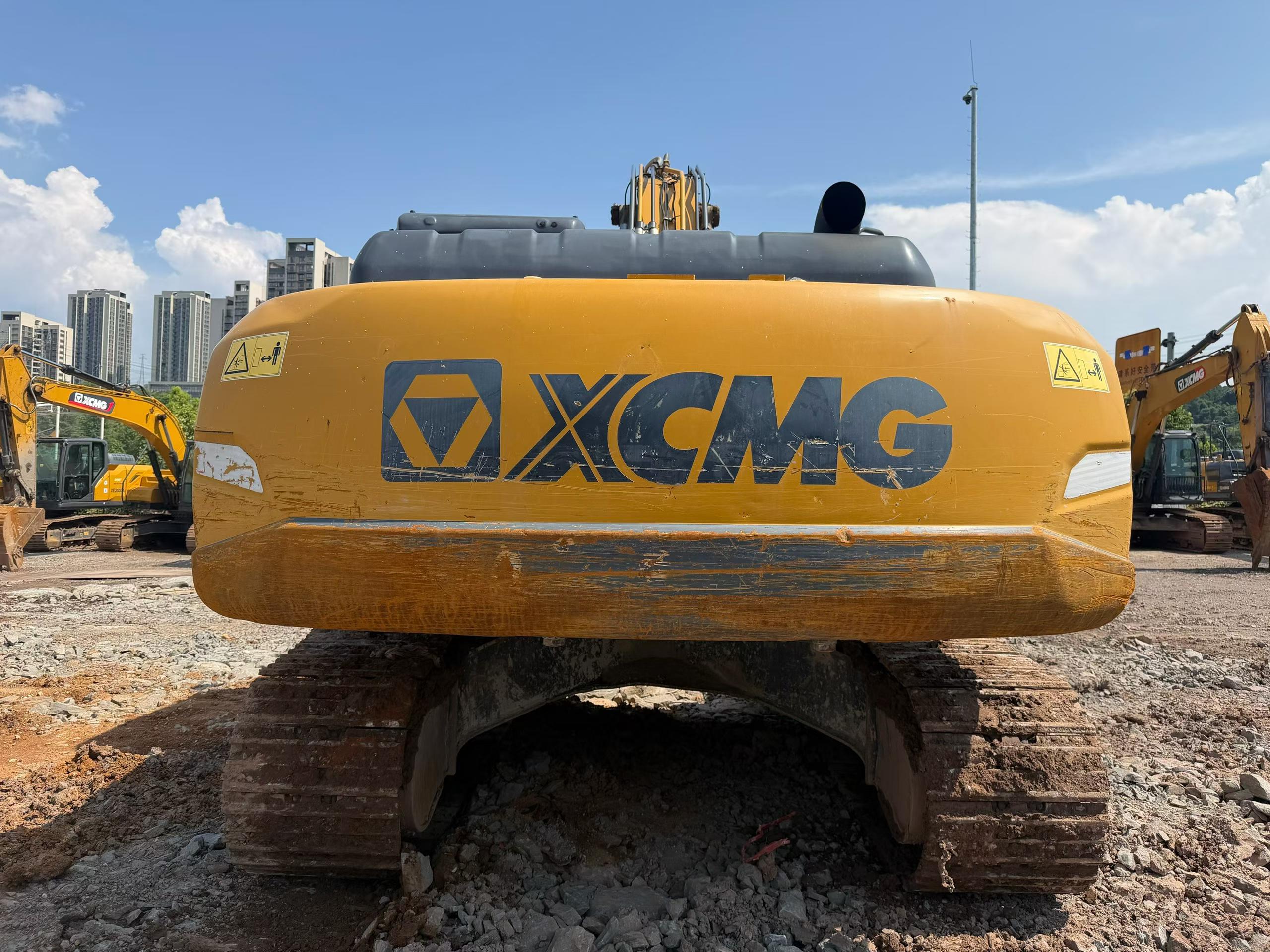 Compre Excavadora XCMG XE225DK Usada / 3