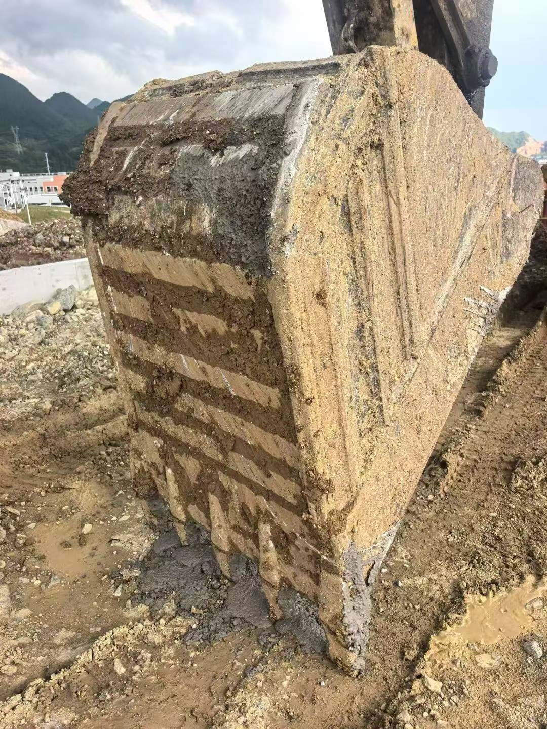 Compre Escavadeira Caterpillar 320CU Usada / 6 Compre Escavadeira Caterpillar 320CU Usada / 6