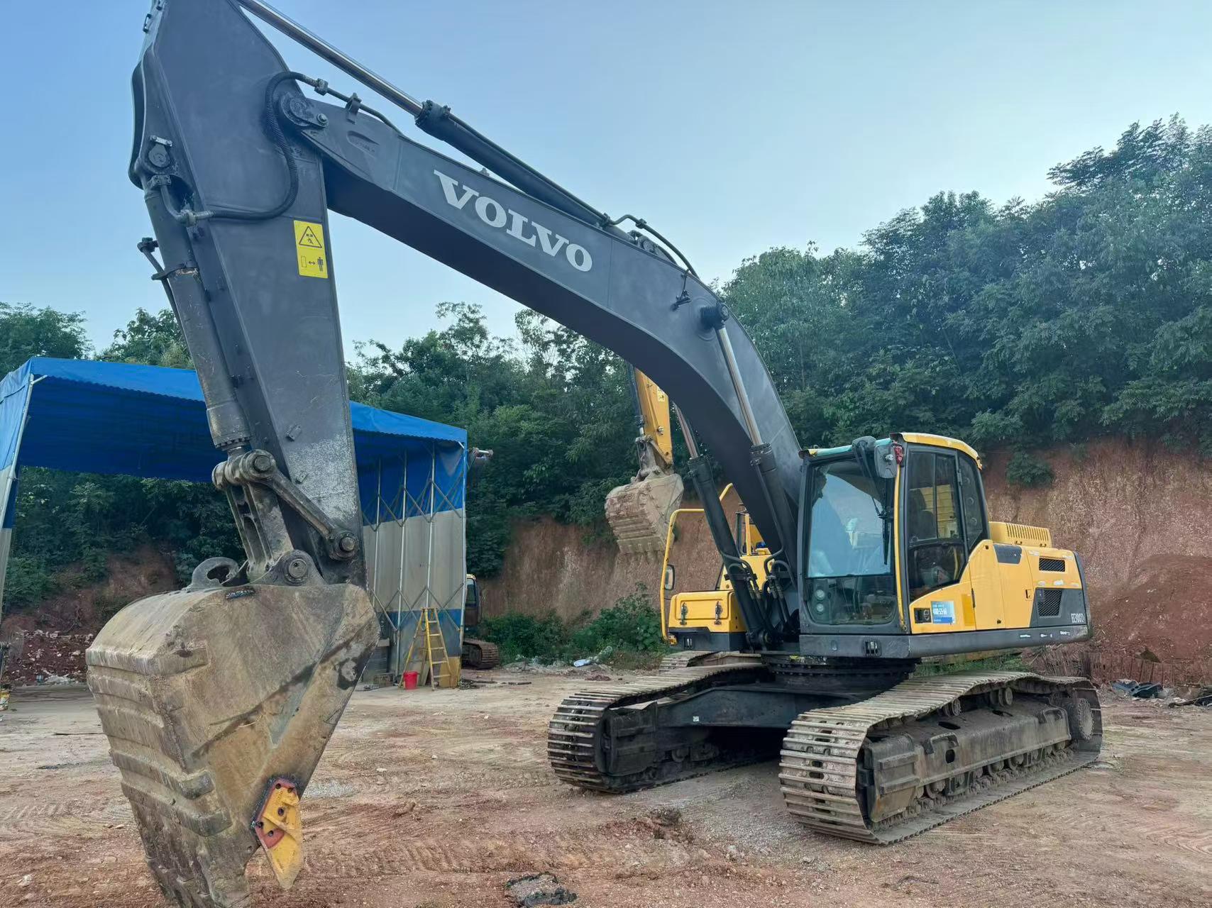 شراء Volvo EC300D مستعمل حفارة
