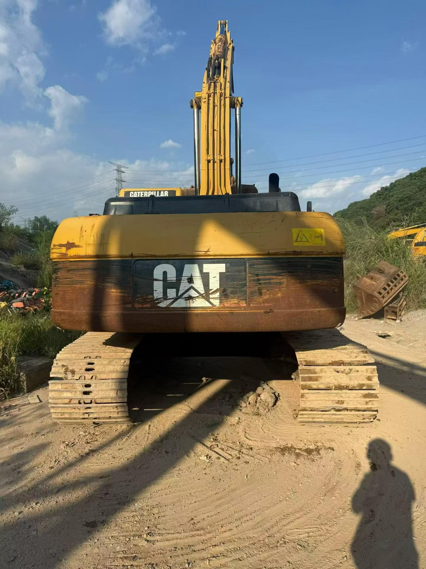 شراء حفارة Caterpillar 325CL مستعملة / 8