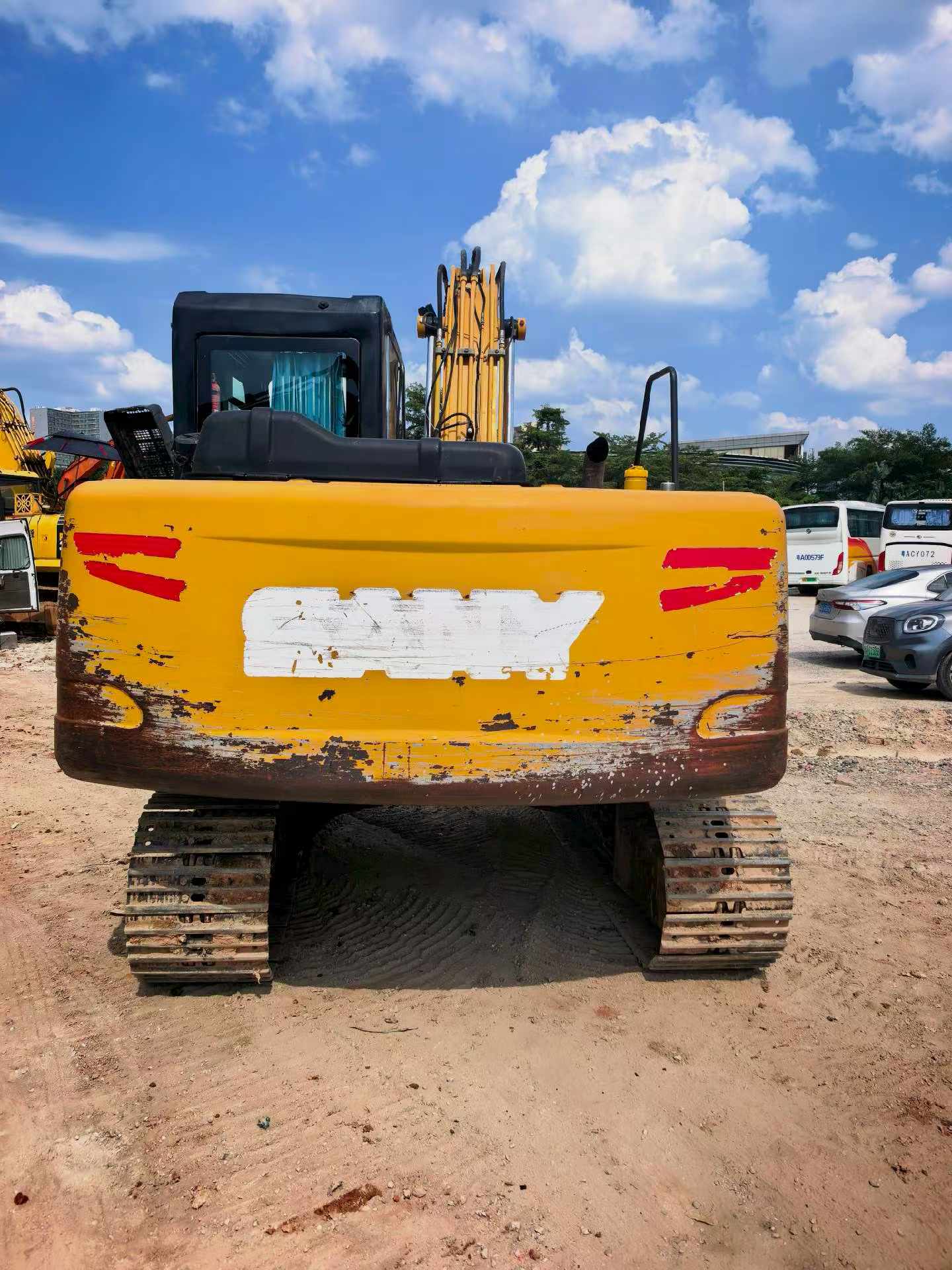 Compre Escavadeira Sany SY125C Usada / 2 Compre Escavadeira Sany SY125C Usada / 2
