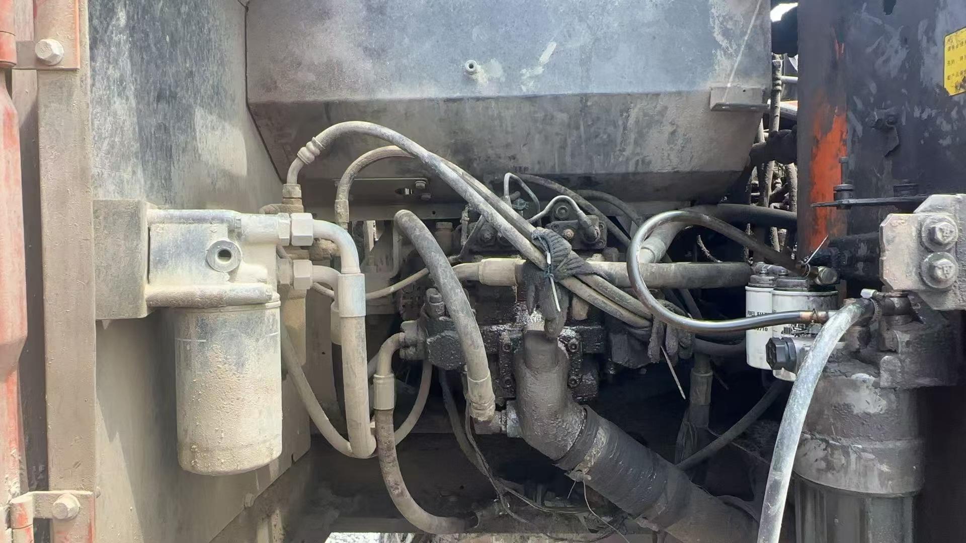 شراء حفارة Hitachi EX240-3 مستعملة / 8